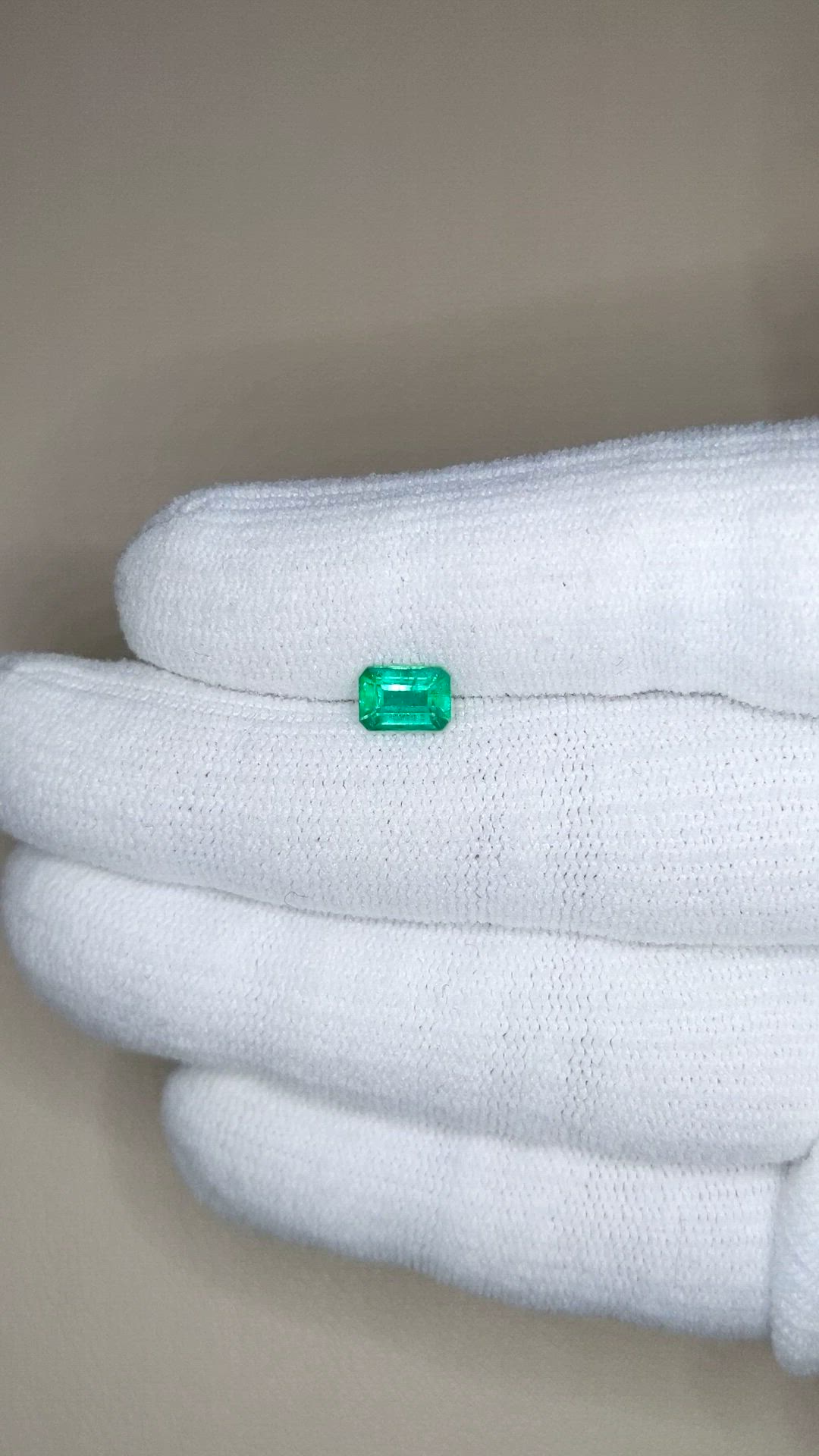 0.85 Ct. Emerald from Zambia Size Video