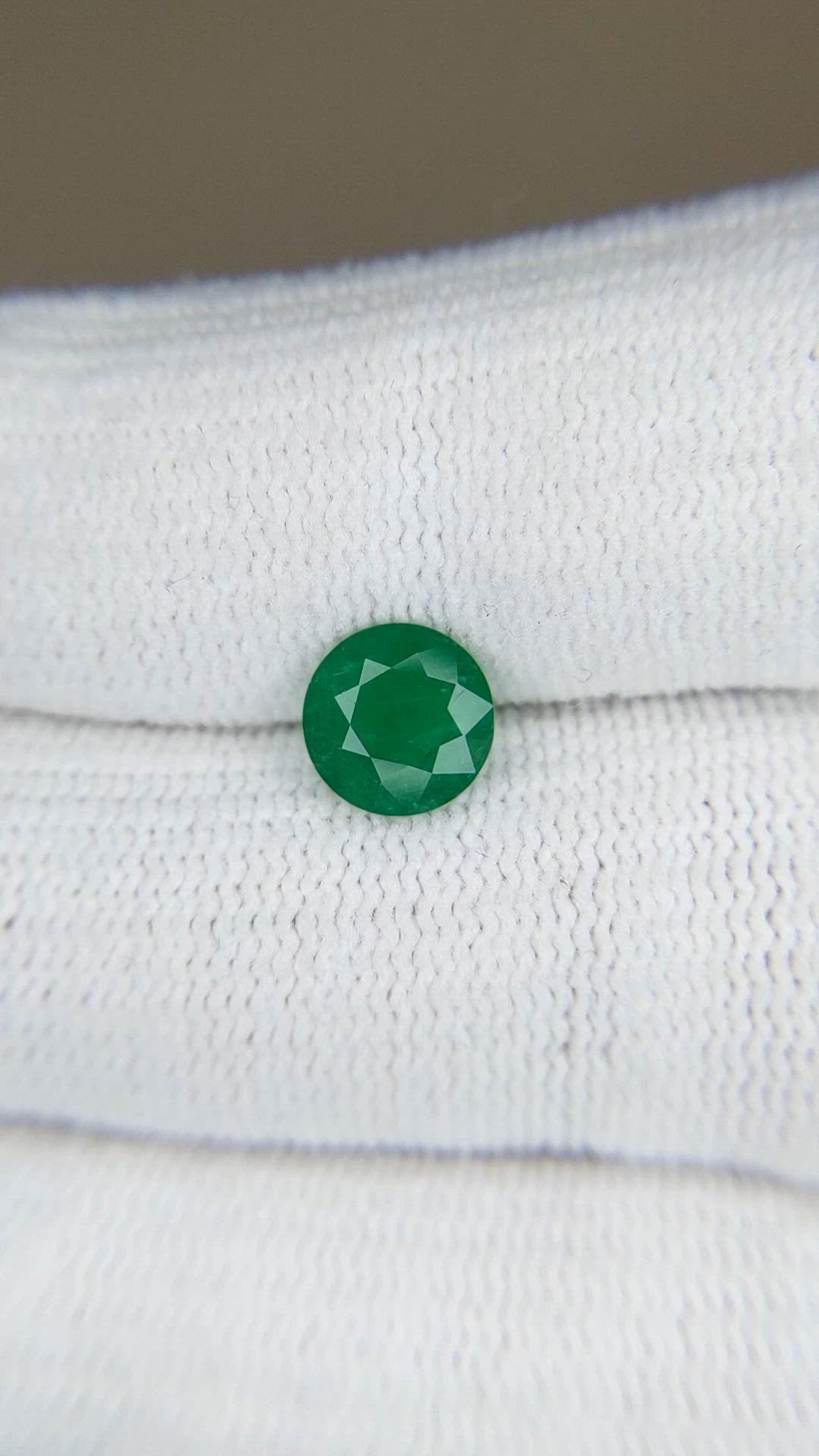 1.02 Ct. Emerald from Zambia Size Video