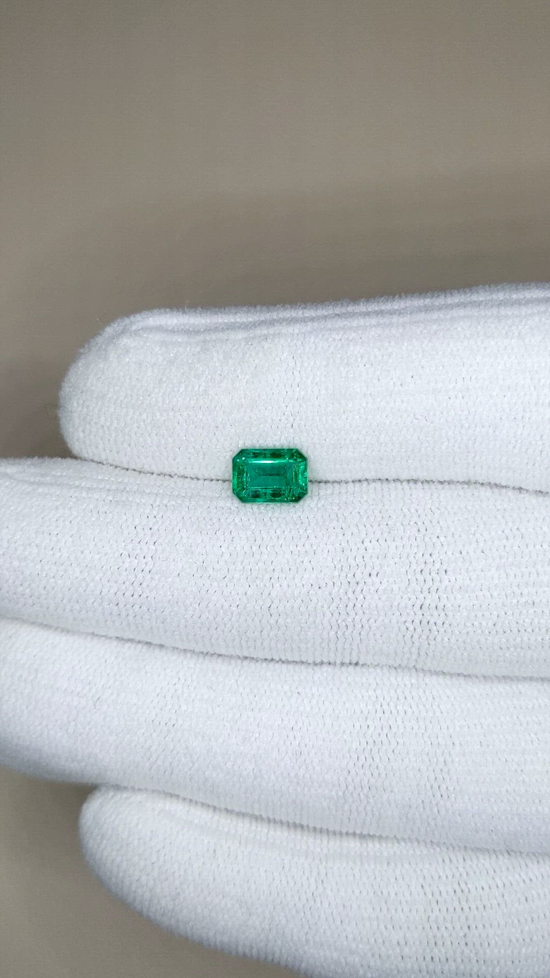 0.95 Ct. Emerald from Zambia Size Video