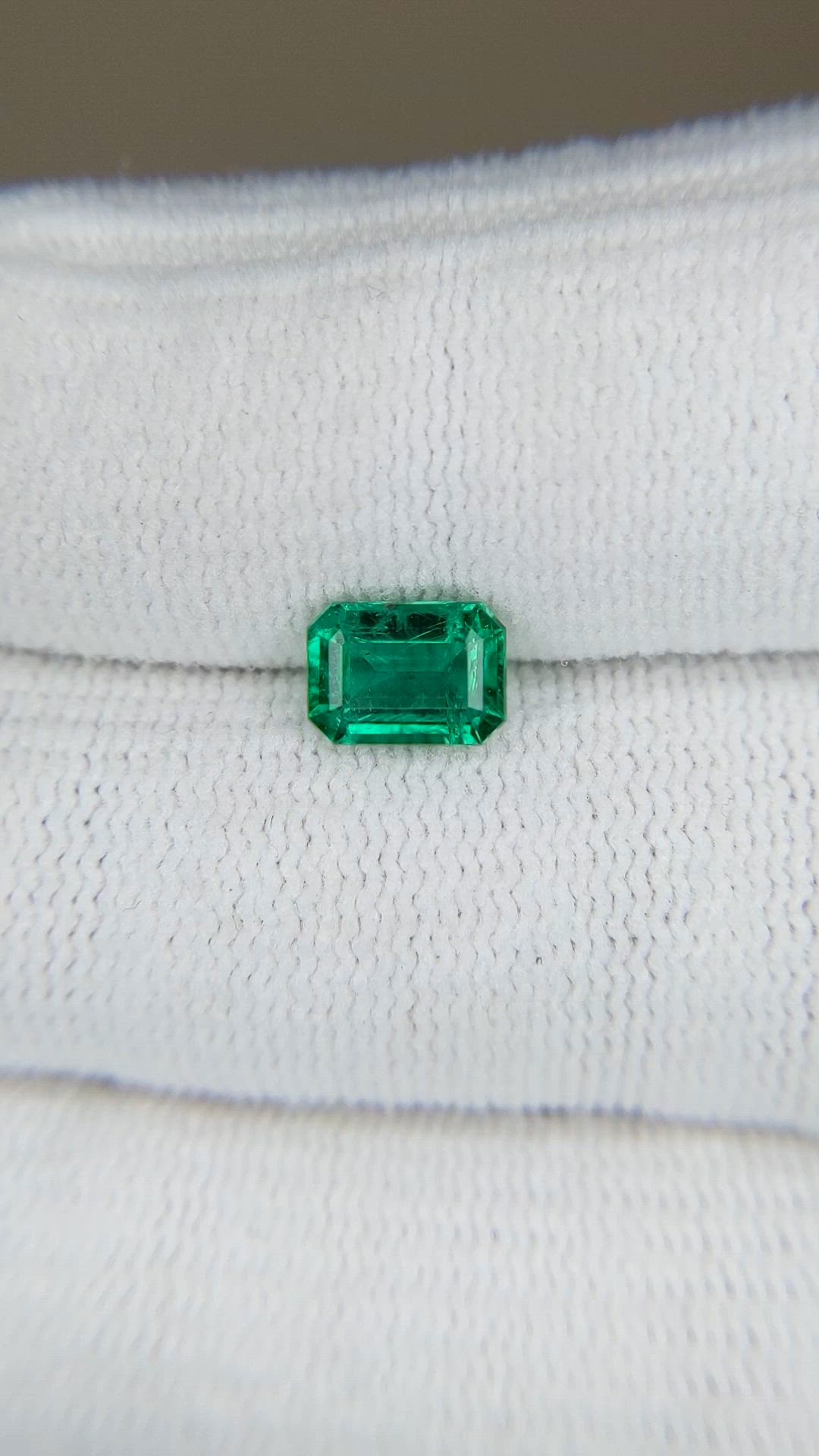 0.95 Ct. Emerald from Zambia Size Video