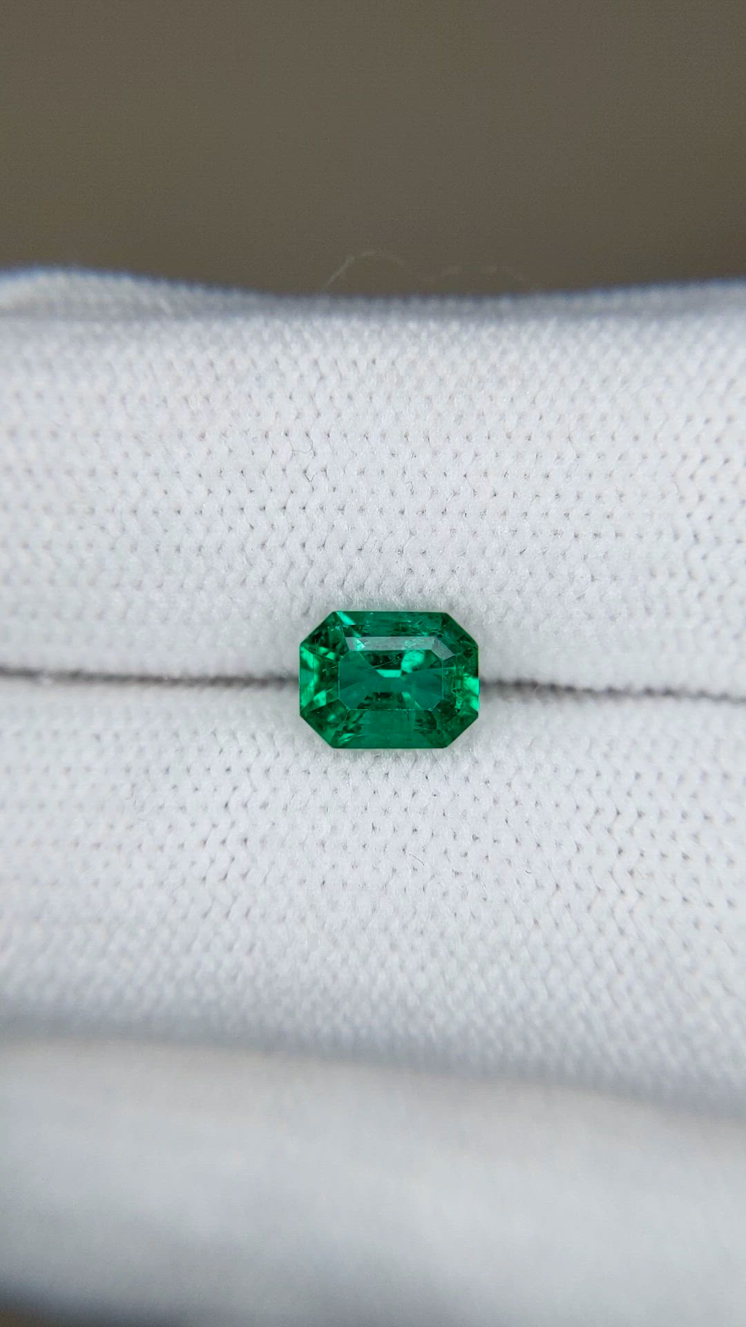 0.98 Ct. Emerald from Zambia Size Video