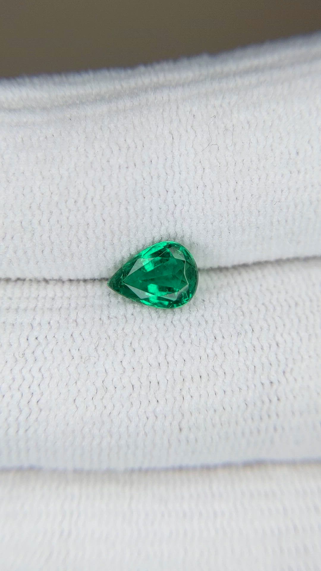 0.83 Ct. Emerald from Zambia Size Video
