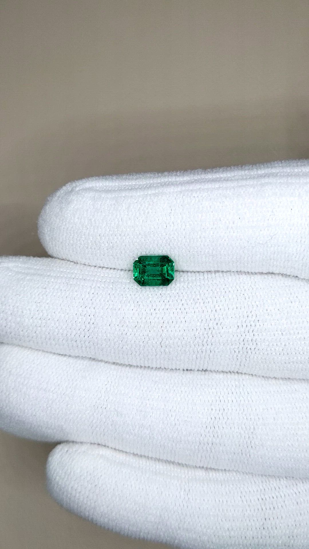 1.00 Ct. Emerald from Zambia Size Video