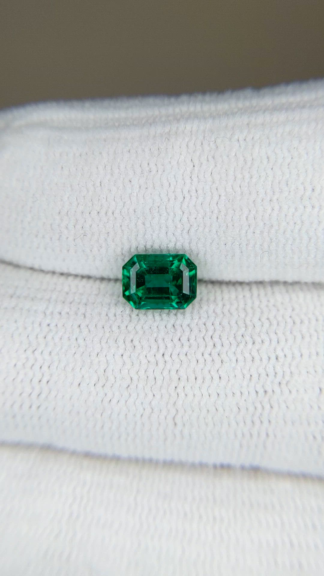 1.00 Ct. Emerald from Zambia Size Video