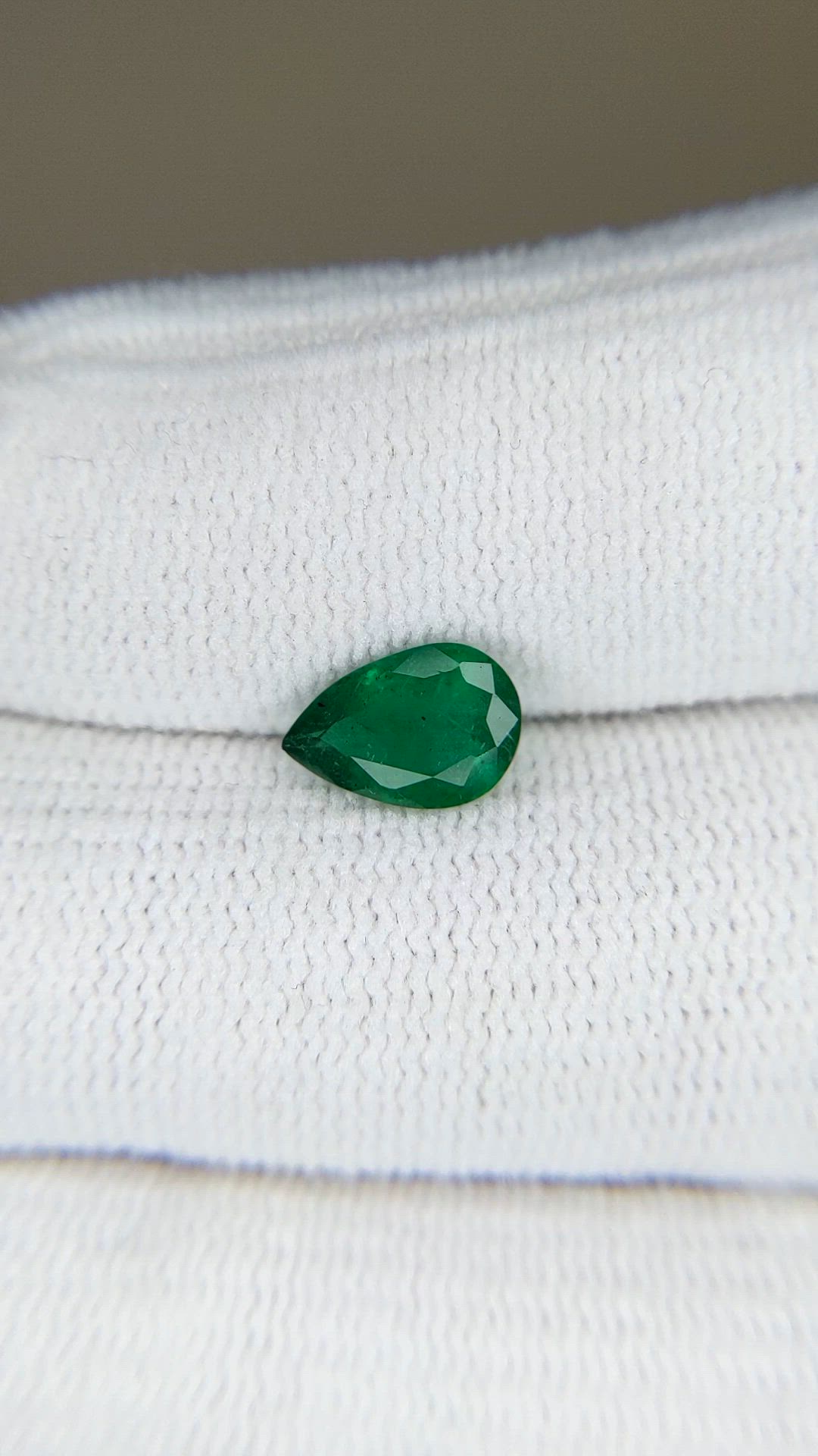 0.99 Ct. Emerald from Zambia Size Video