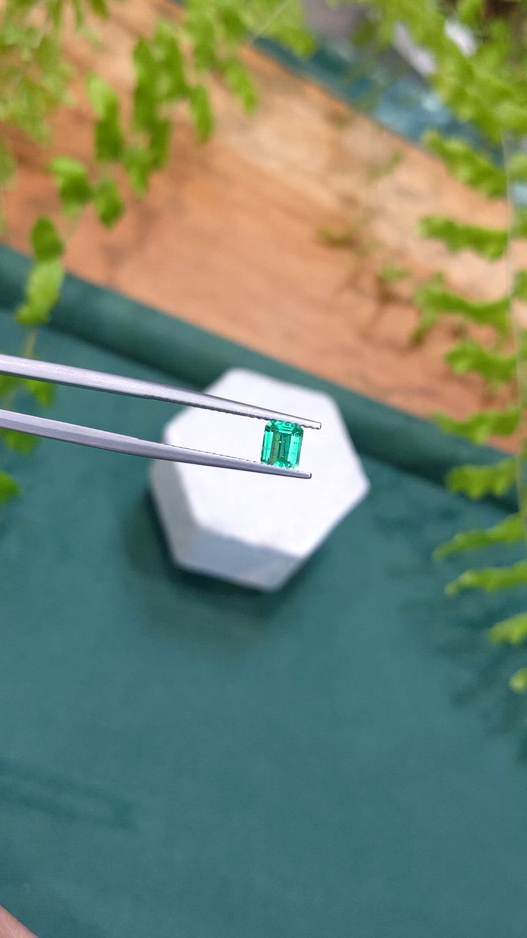 0.42 Ct. Emerald from Colombia Size Video