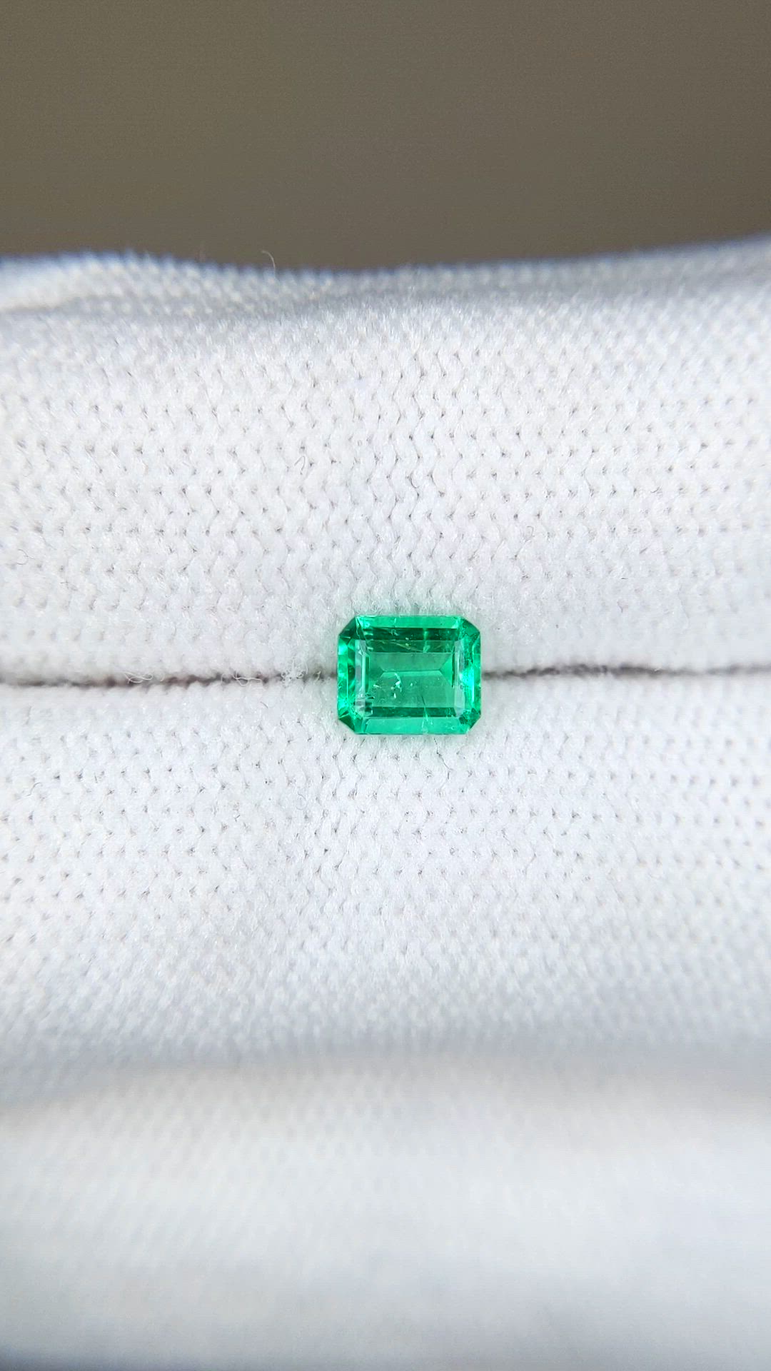 0.42 Ct. Emerald from Colombia Size Video