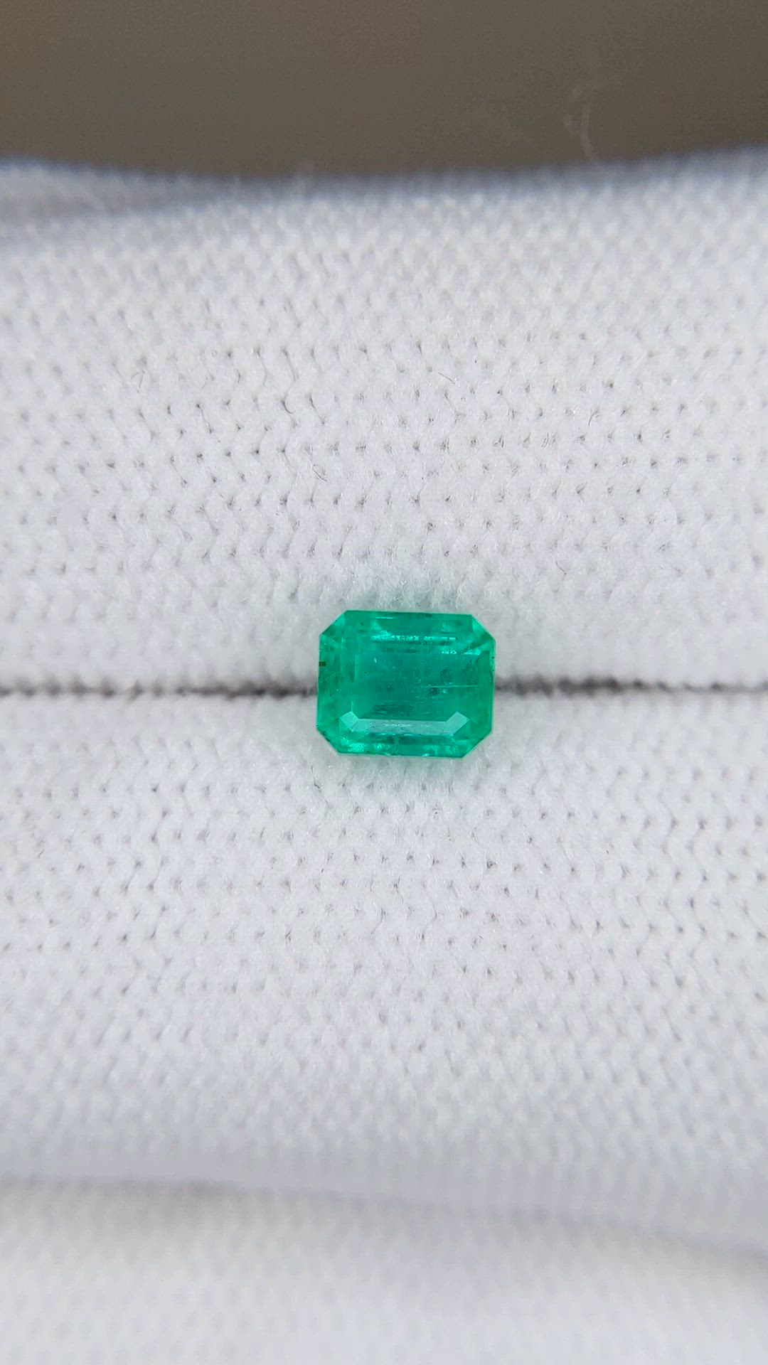 0.60 Ct. Emerald from Colombia Size Video