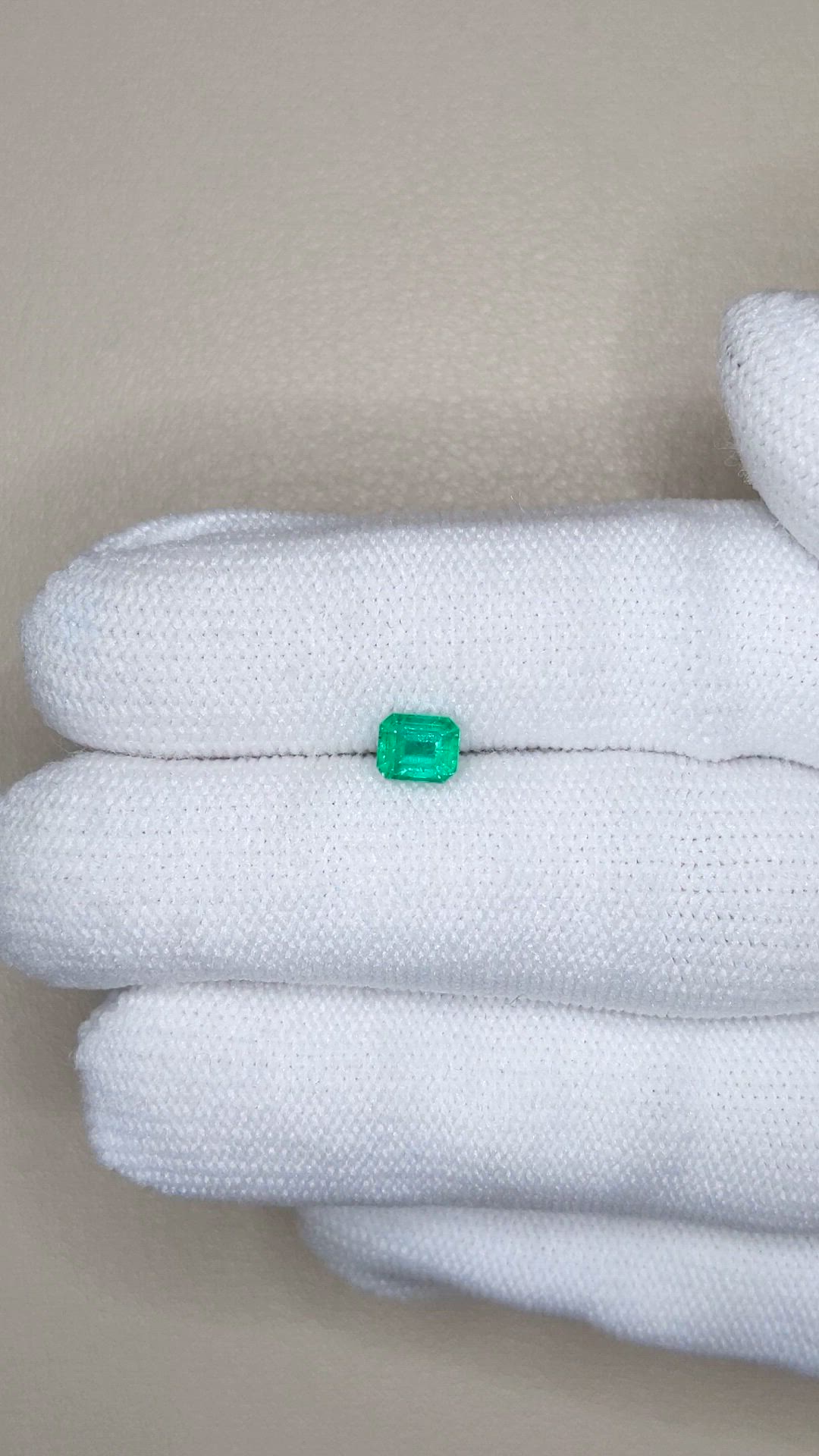 0.60 Ct. Emerald from Colombia Size Video