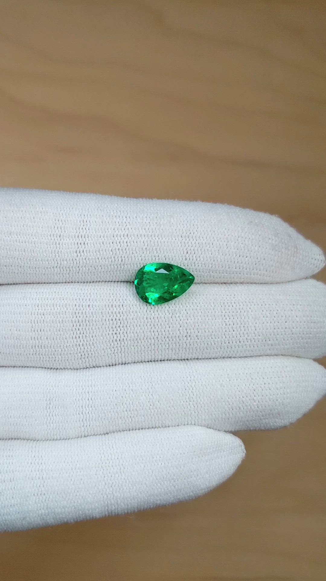 2.69 Ct. Emerald from Colombia - Muzo Size Video