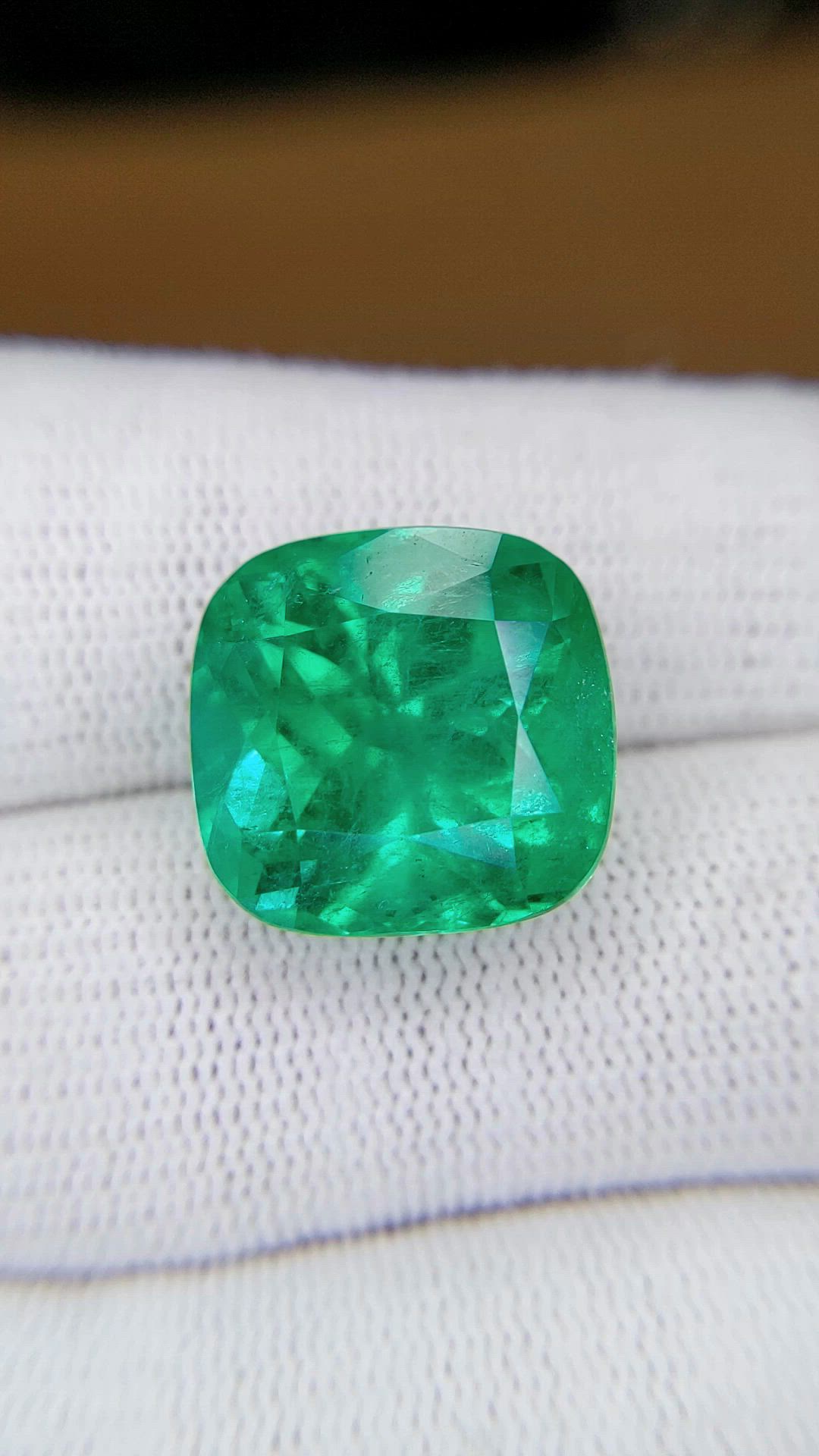 14.49 Ct. Emerald from Colombia Size Video