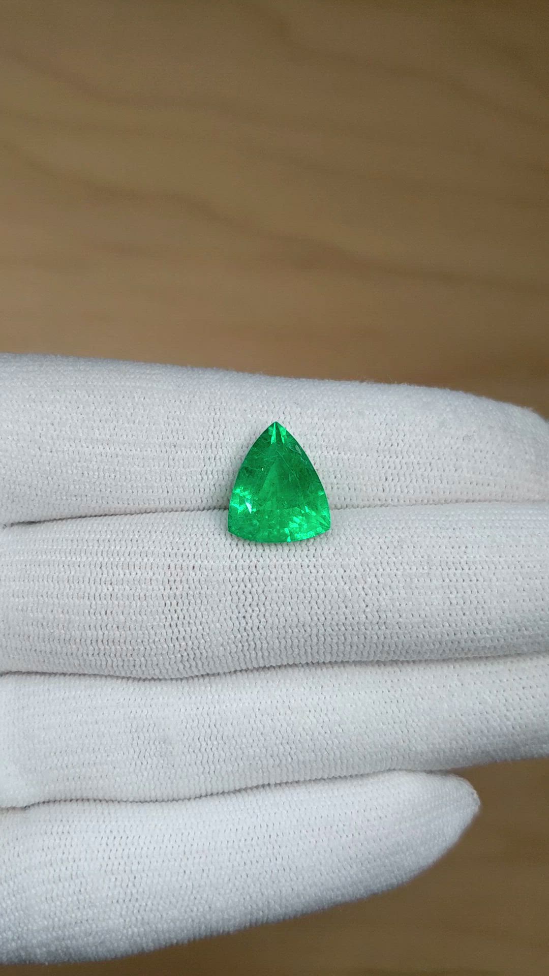 5.12 Ct. Emerald from Ethiopia Size Video