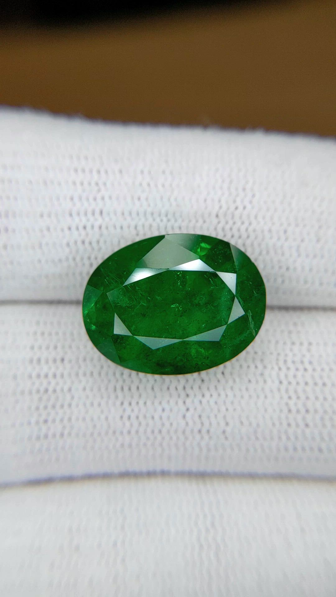 10.22 Ct. Emerald from Zambia Size Video