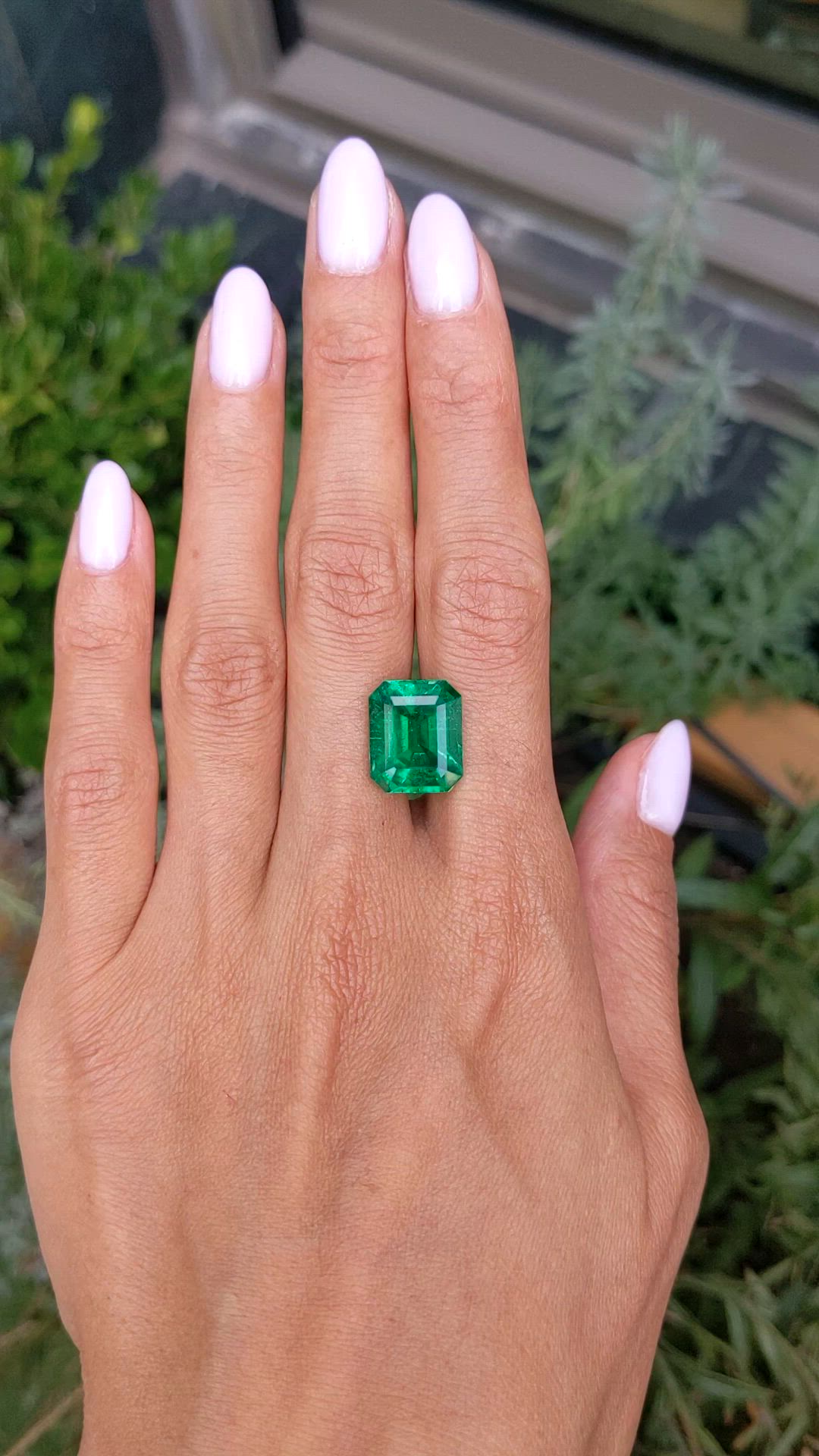 9.21 Ct. Emerald from Colombia Size Video
