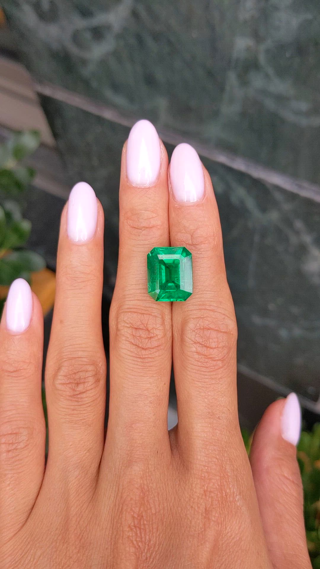 9.21 Ct. Emerald from Colombia Size Video