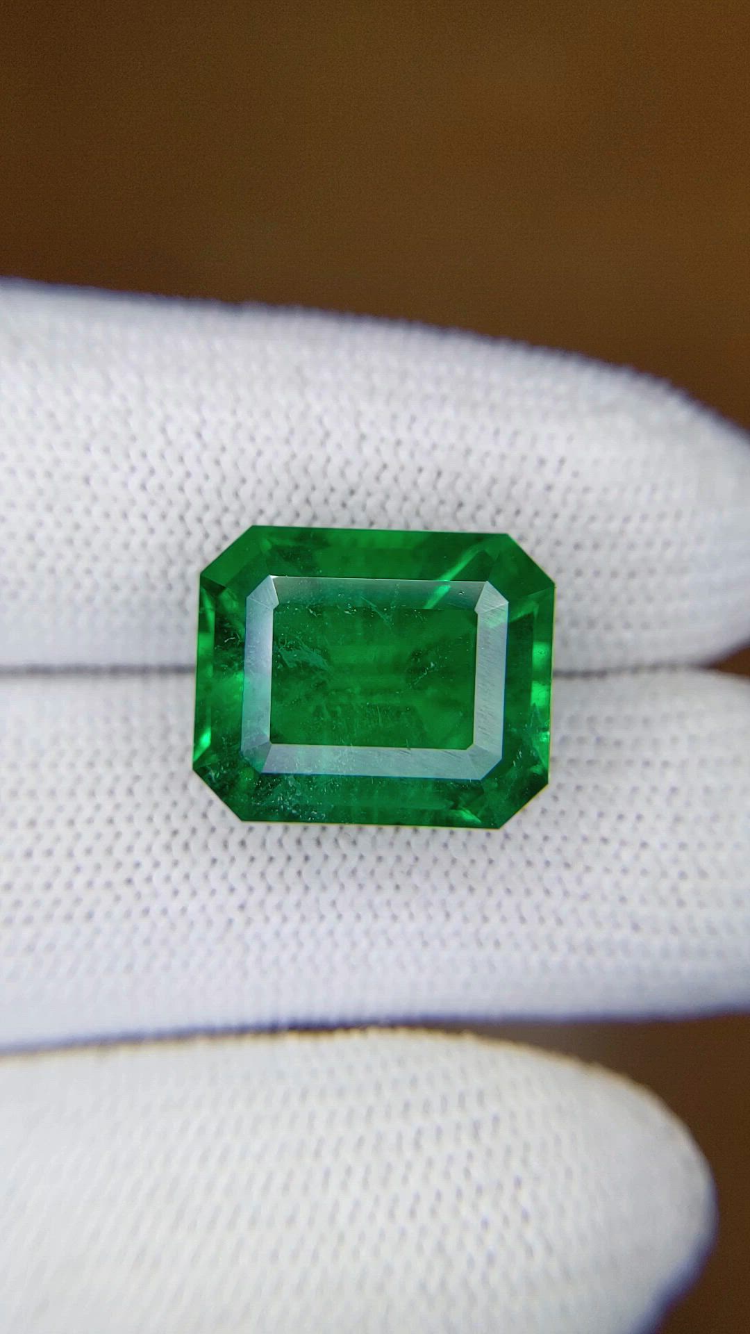 9.21 Ct. Emerald from Colombia Size Video