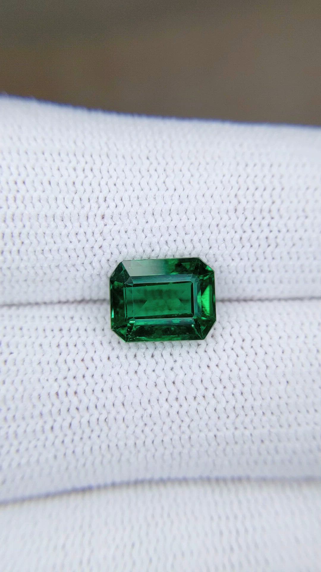 2.64 Ct. Emerald from Colombia Size Video