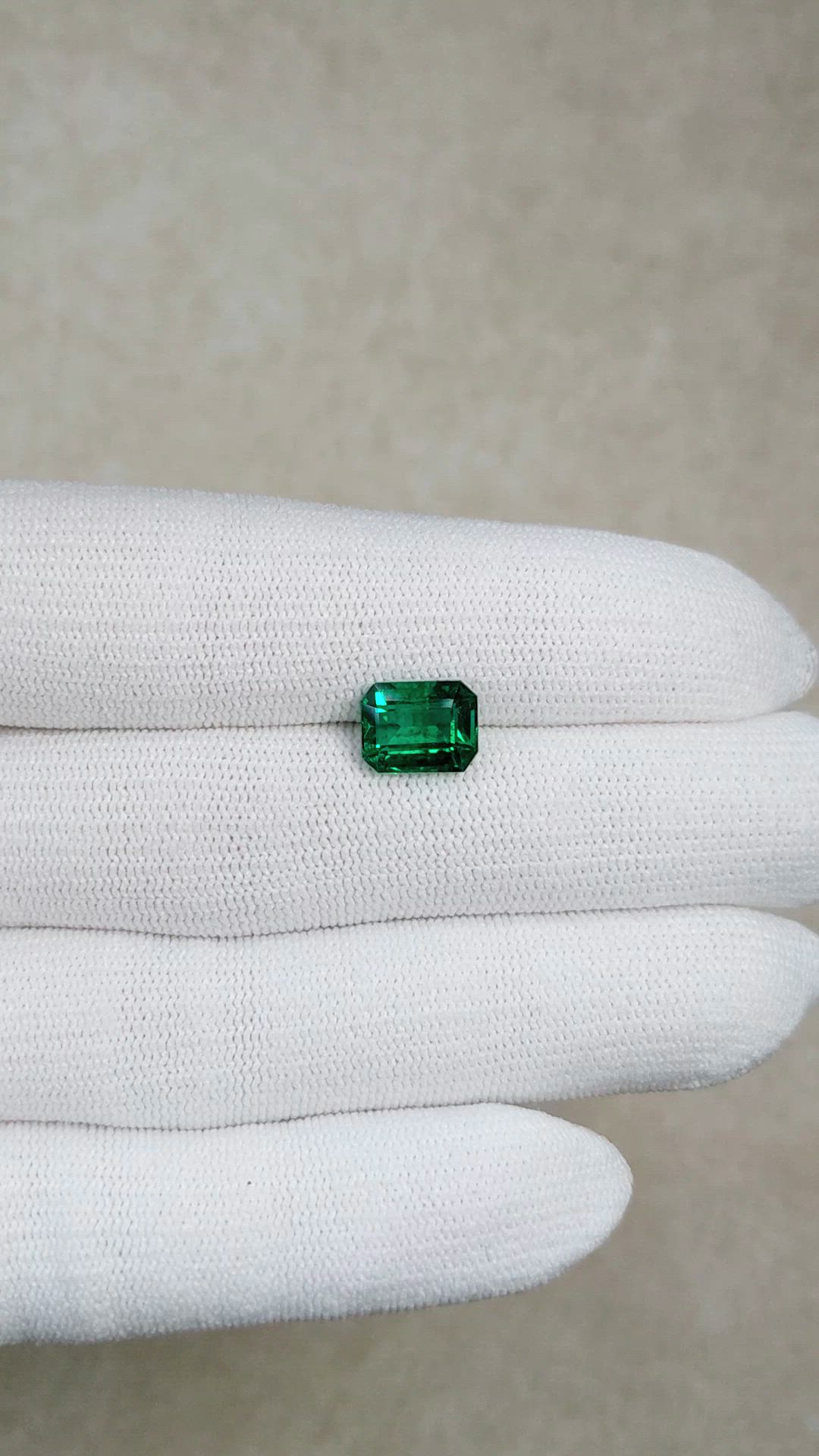 2.64 Ct. Emerald from Colombia Size Video