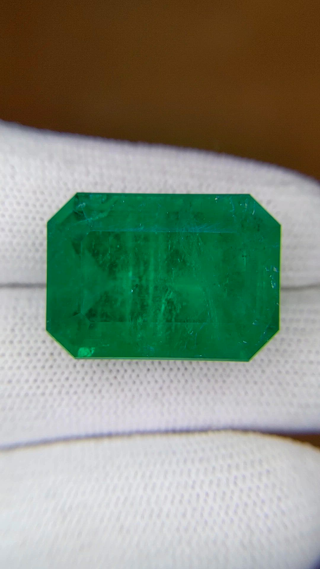 24.82 Ct. Emerald from Colombia Size Video