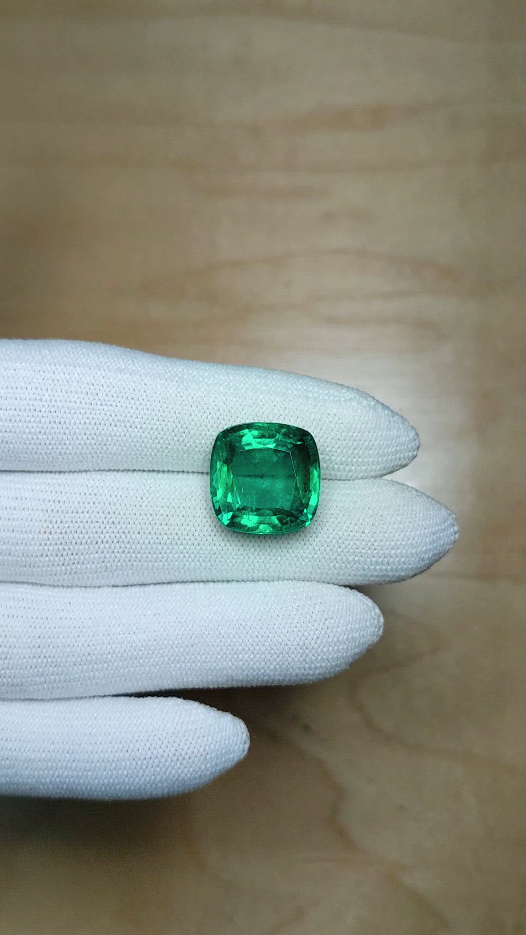 13.87 Ct. Emerald from Zambia Size Video