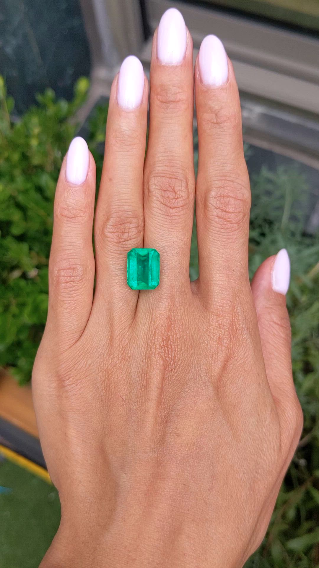 8.28 Ct. Emerald from Colombia - Muzo Size Video