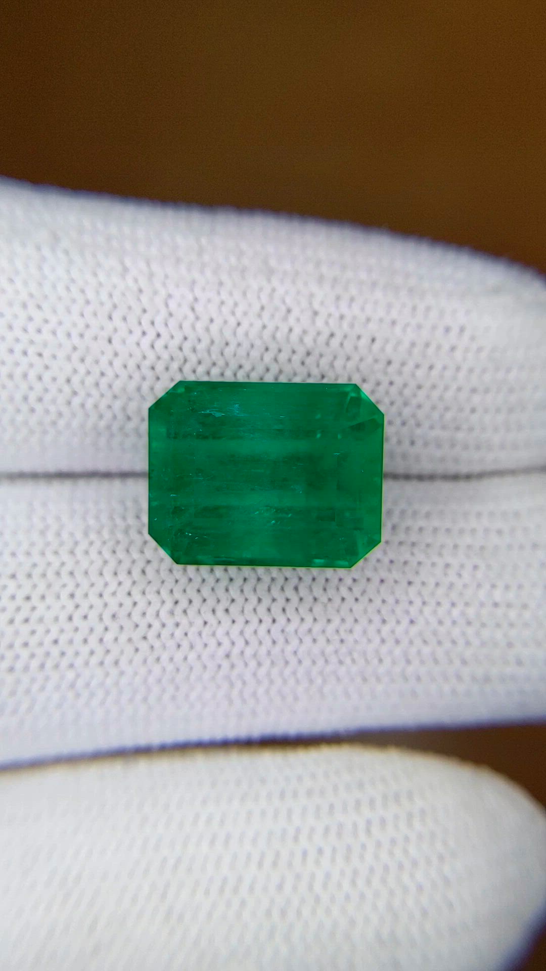 8.28 Ct. Emerald from Colombia - Muzo Size Video