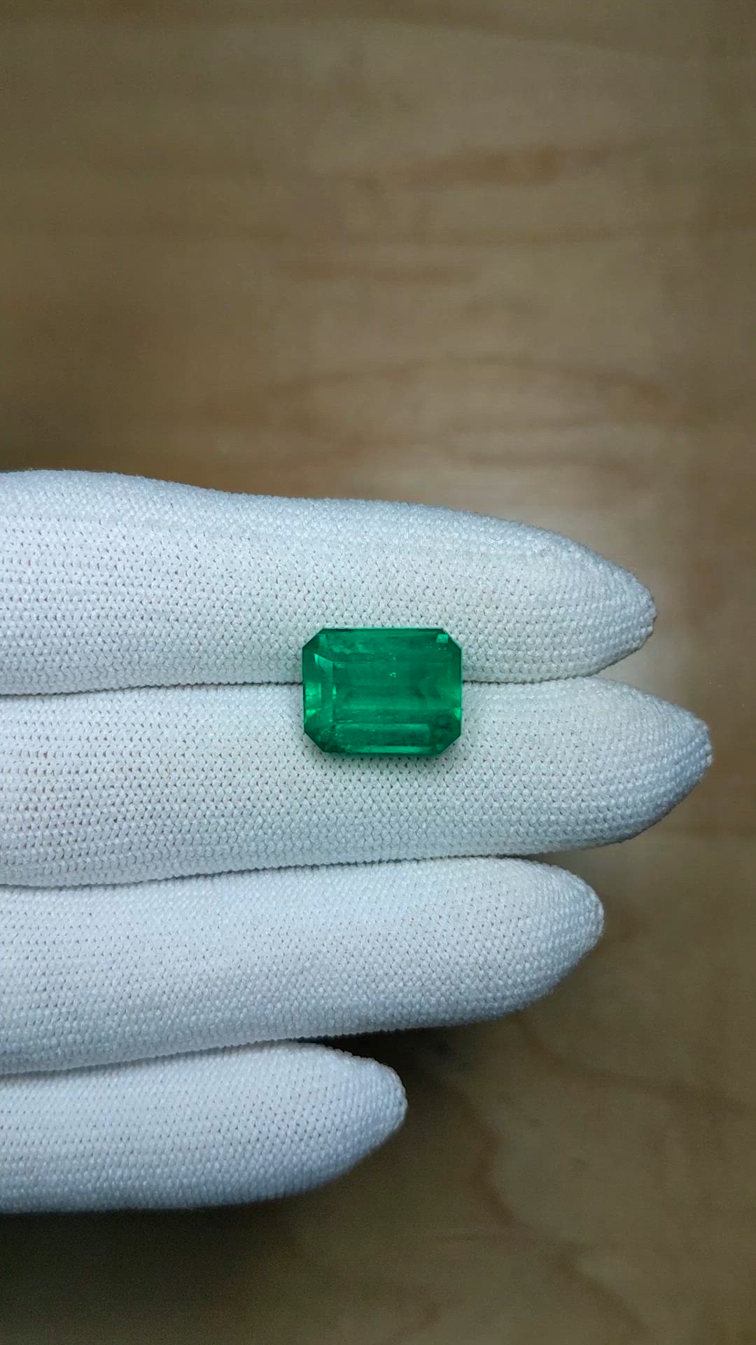 8.28 Ct. Emerald from Colombia - Muzo Size Video