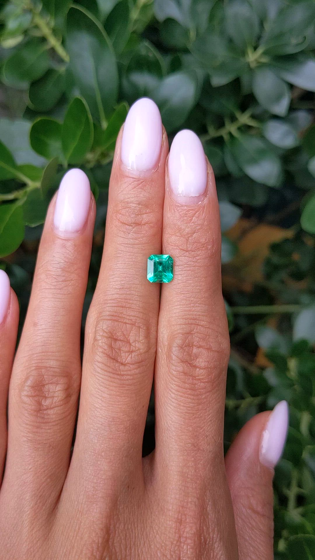 0.99 Ct. Emerald from Colombia Size Video