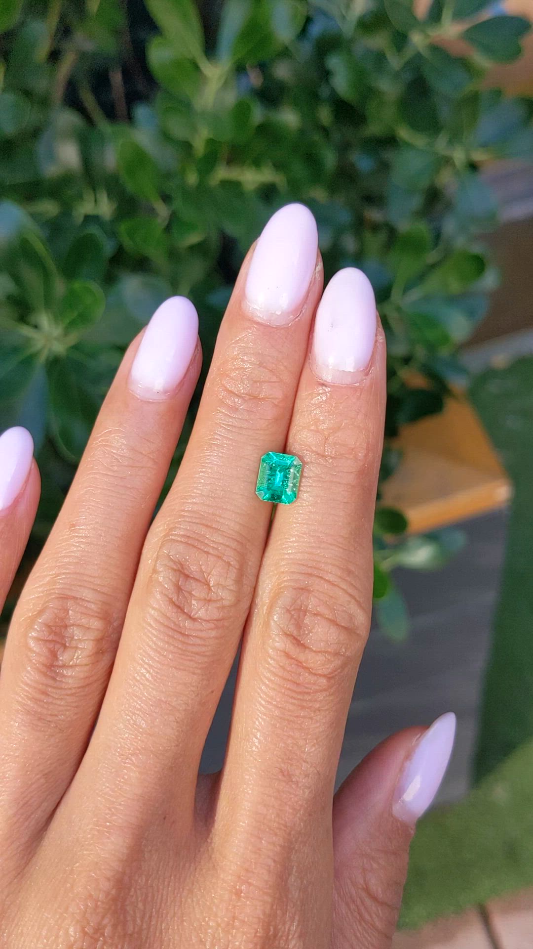 0.98 Ct. Emerald from Colombia Size Video