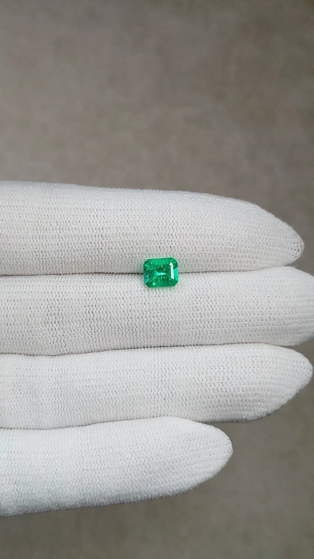 0.98 Ct. Emerald from Colombia Size Video