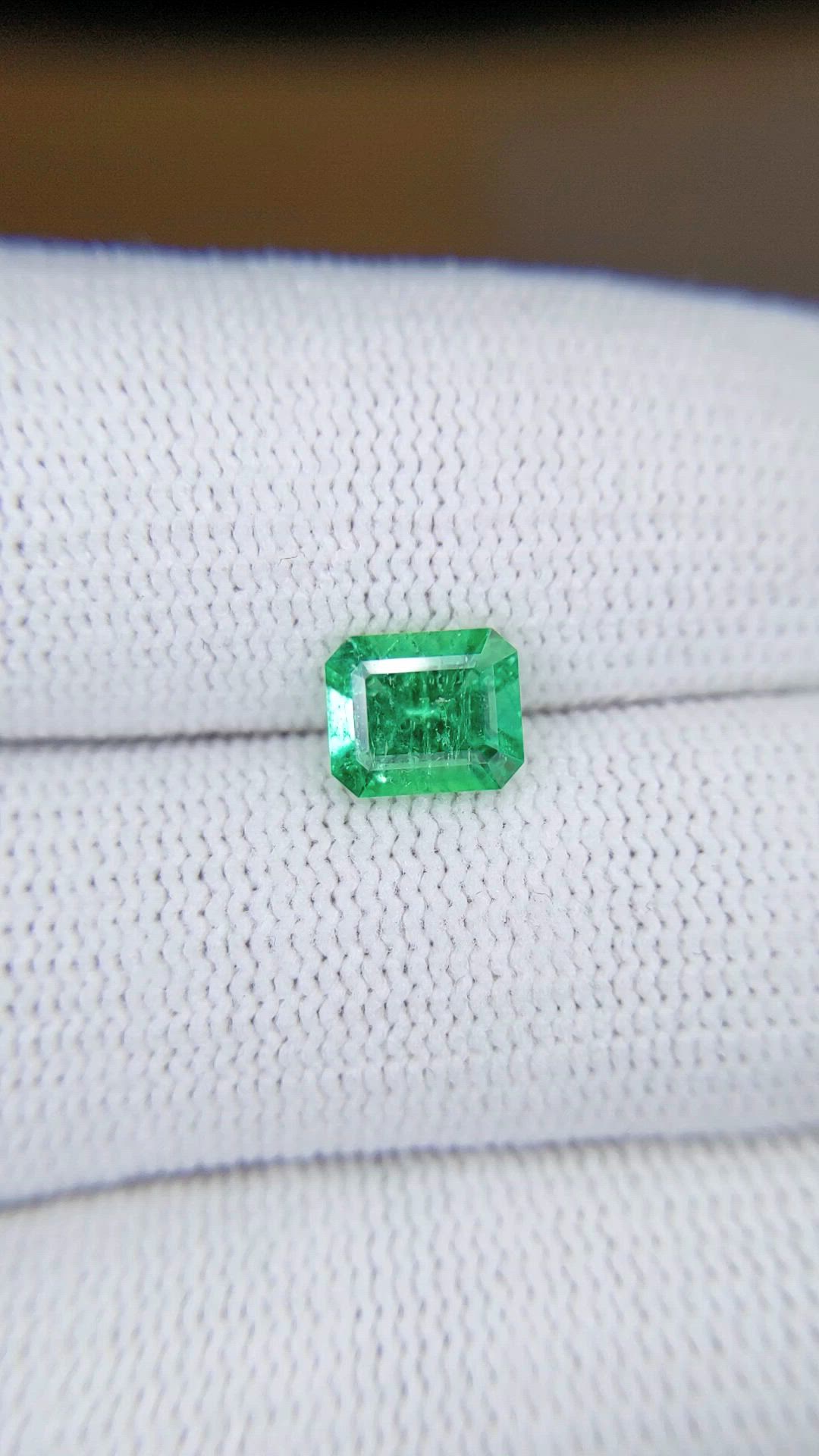 0.98 Ct. Emerald from Colombia Size Video