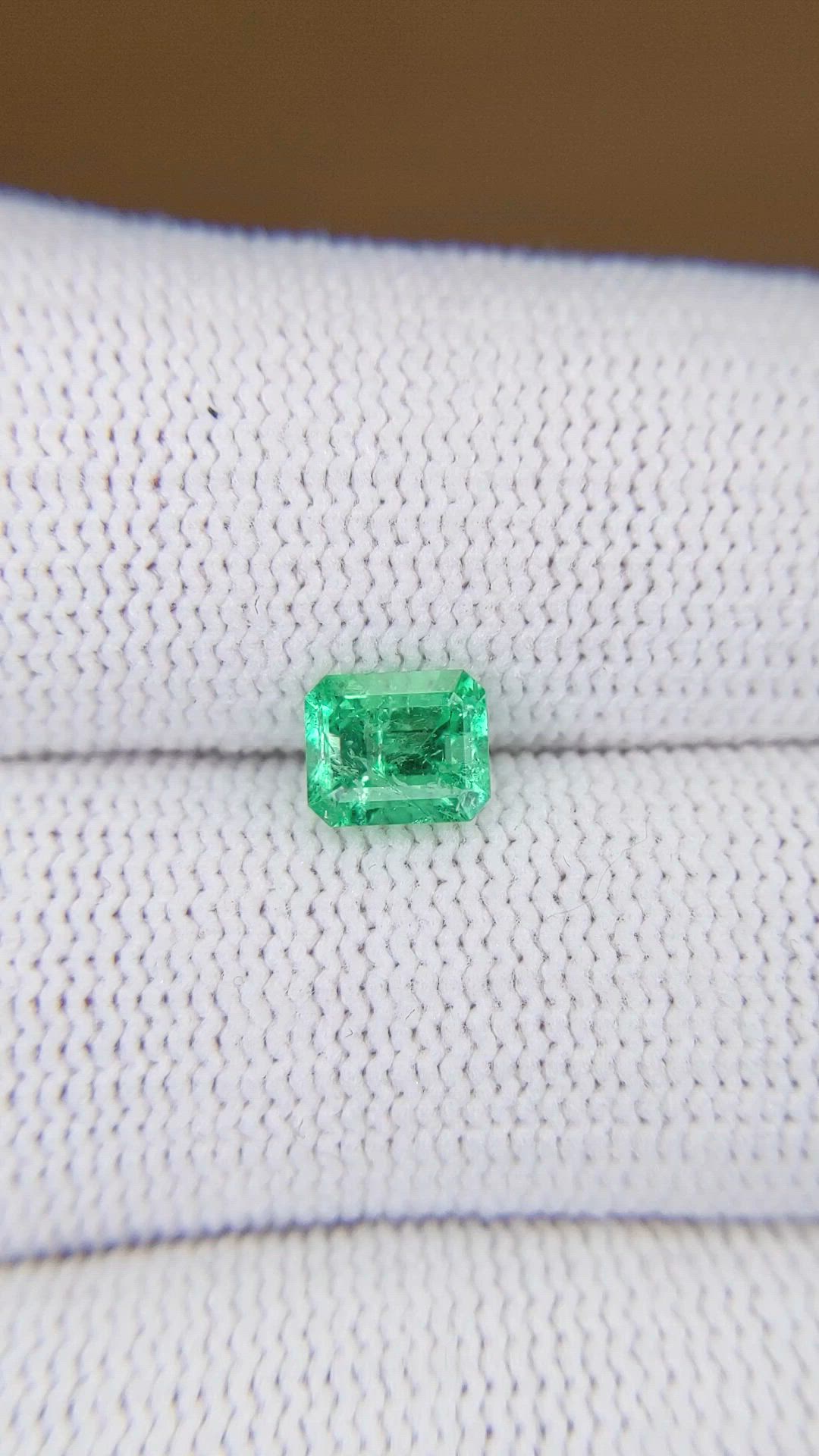0.72 Ct. Emerald from Colombia Size Video