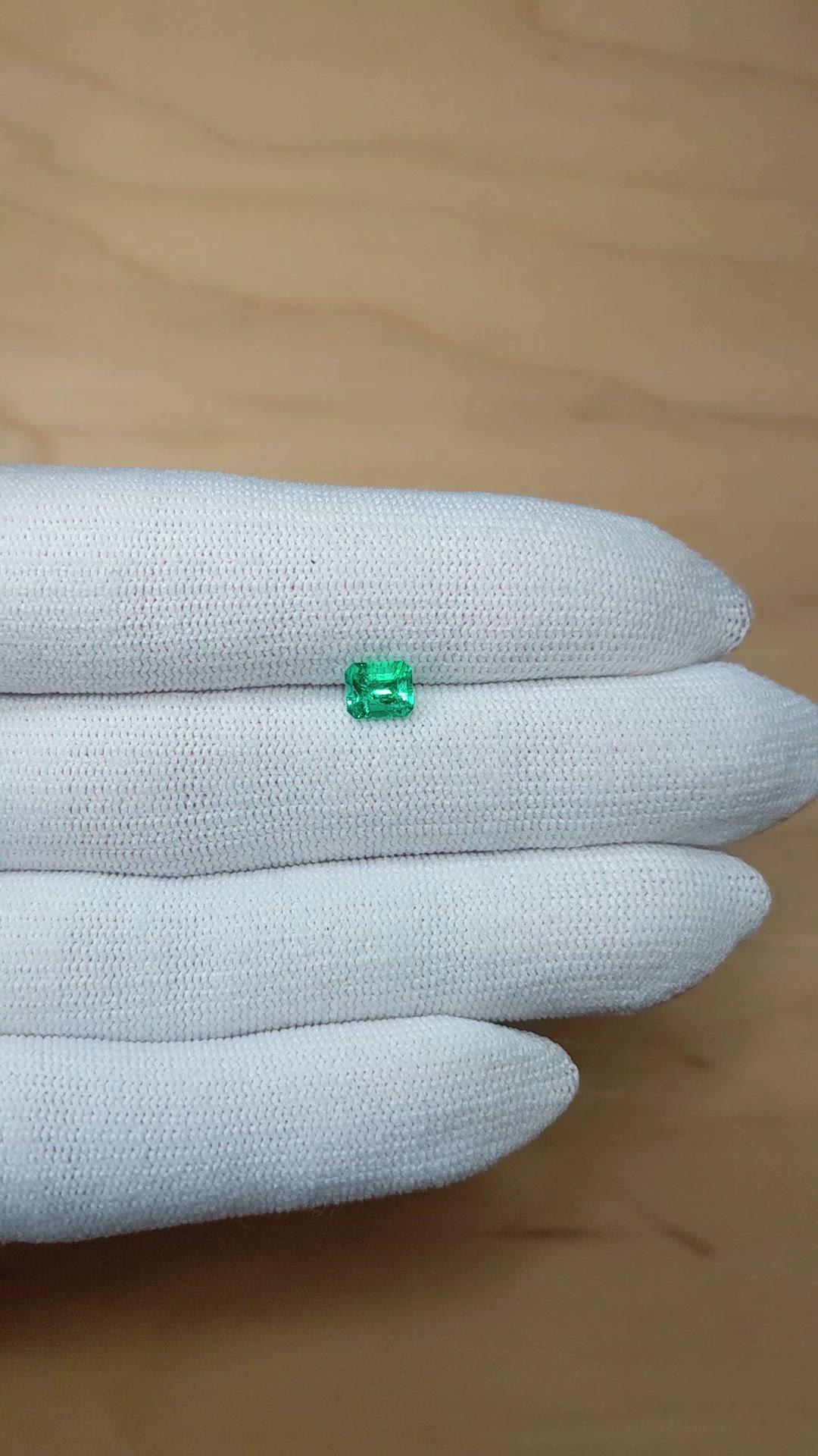 0.72 Ct. Emerald from Colombia Size Video