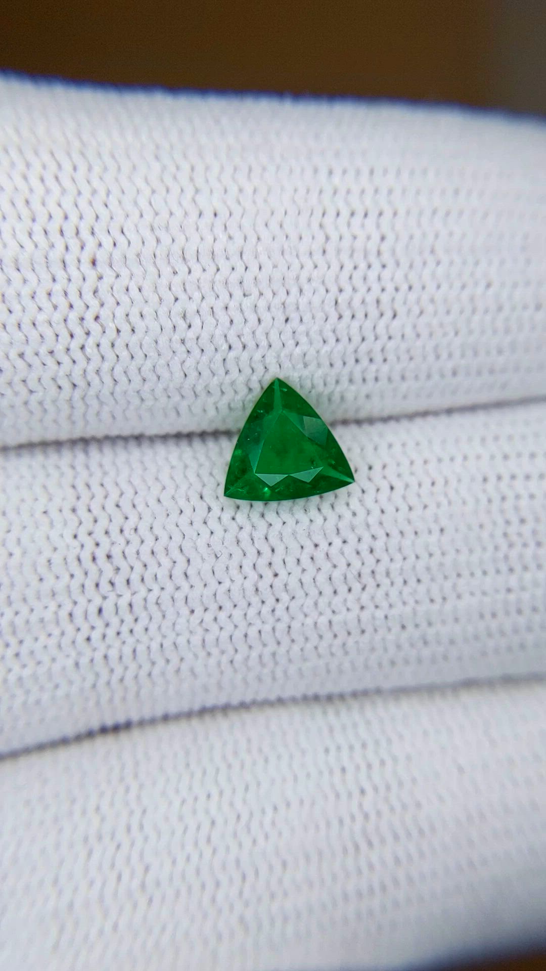 0.60 Ct. Emerald from Colombia Size Video
