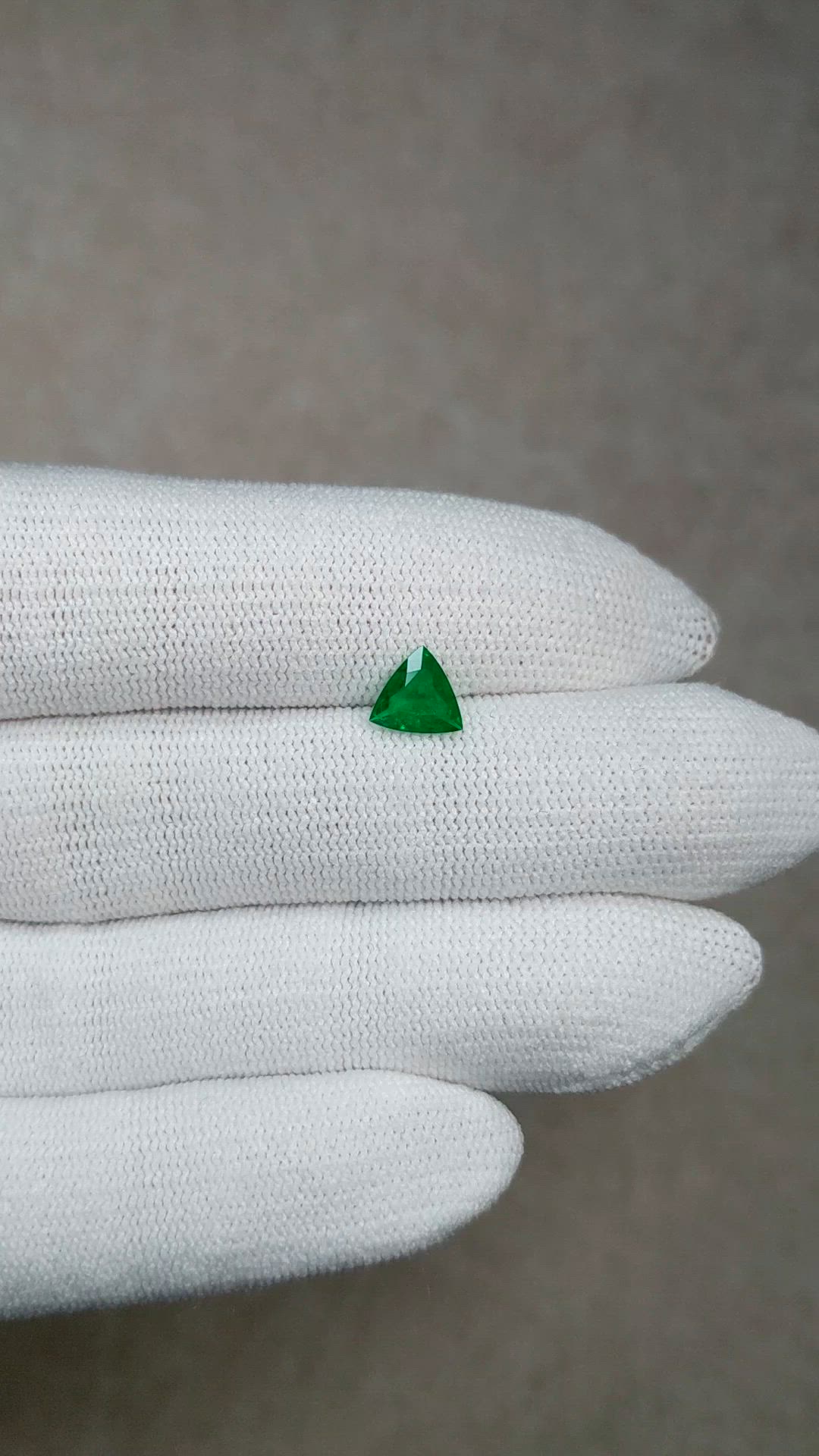 0.60 Ct. Emerald from Colombia Size Video