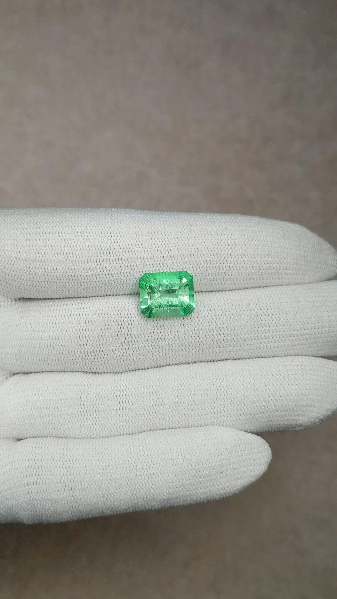 4.59 Ct. Emerald from Colombia Size Video
