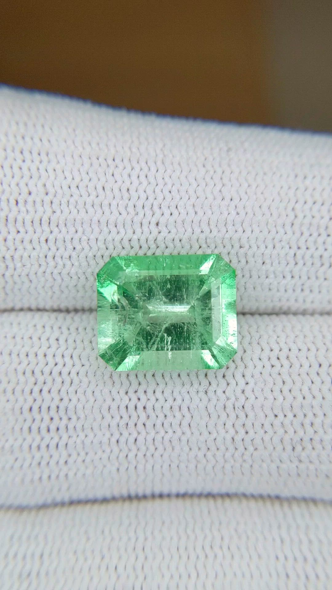 4.59 Ct. Emerald from Colombia Size Video
