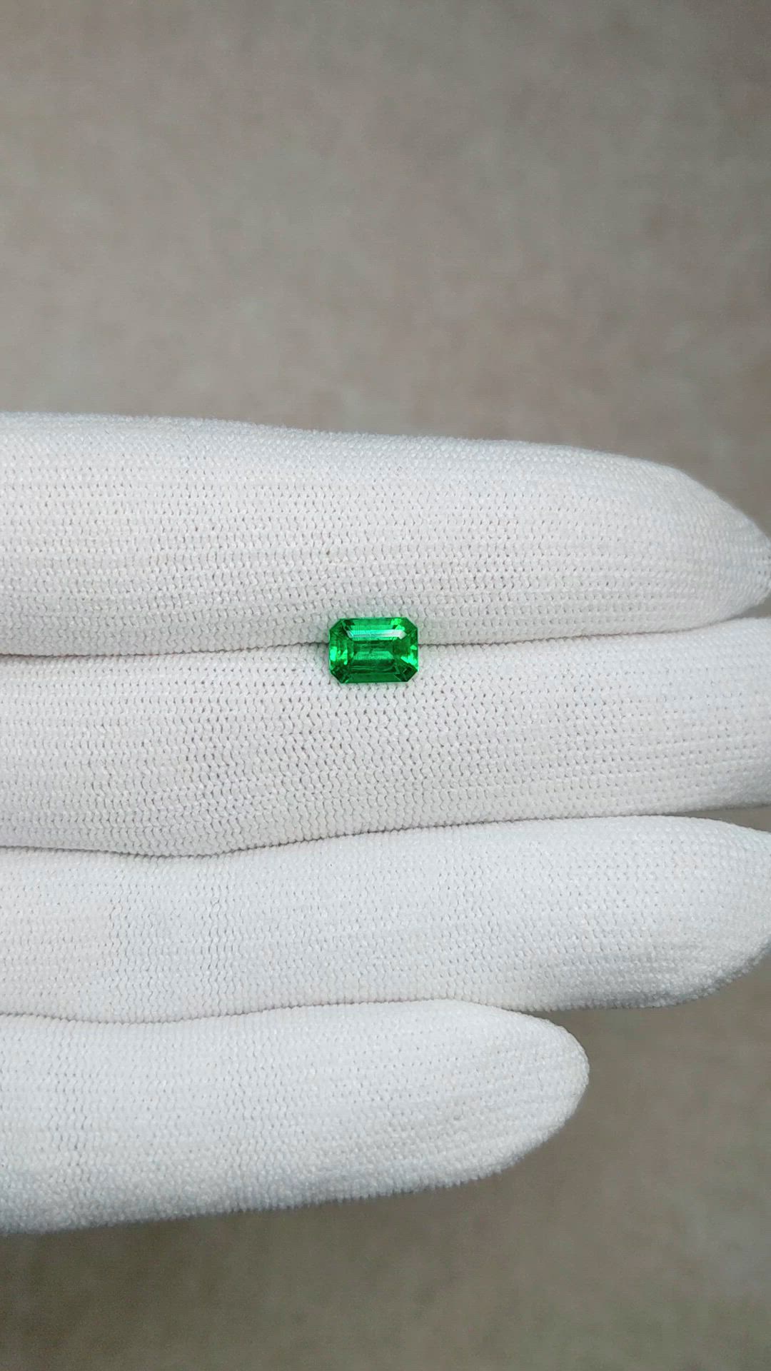 1.06 Ct. Emerald from Colombia - Muzo Size Video