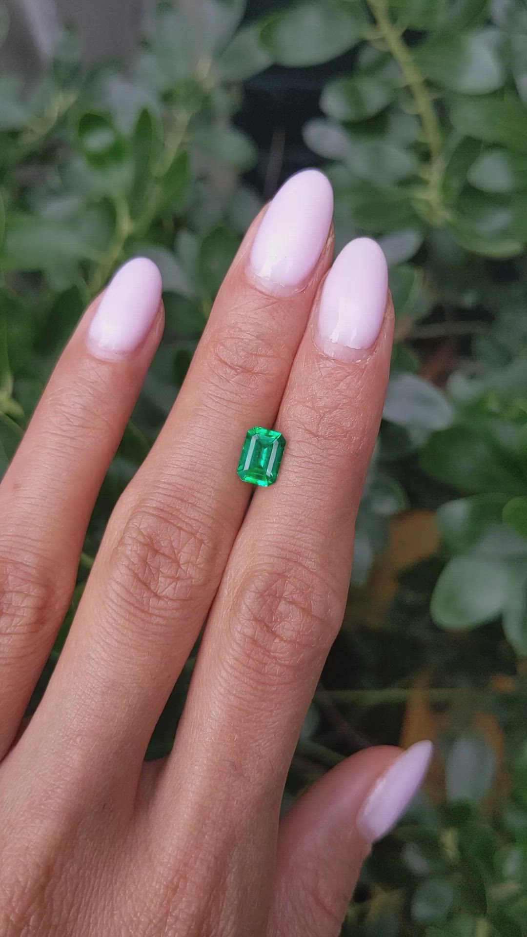 1.06 Ct. Emerald from Colombia - Muzo Size Video
