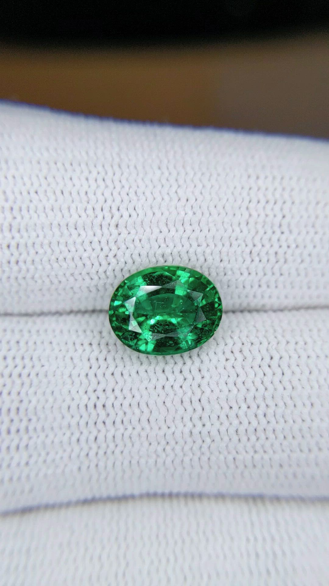 2.74 Ct. Emerald from Colombia Size Video