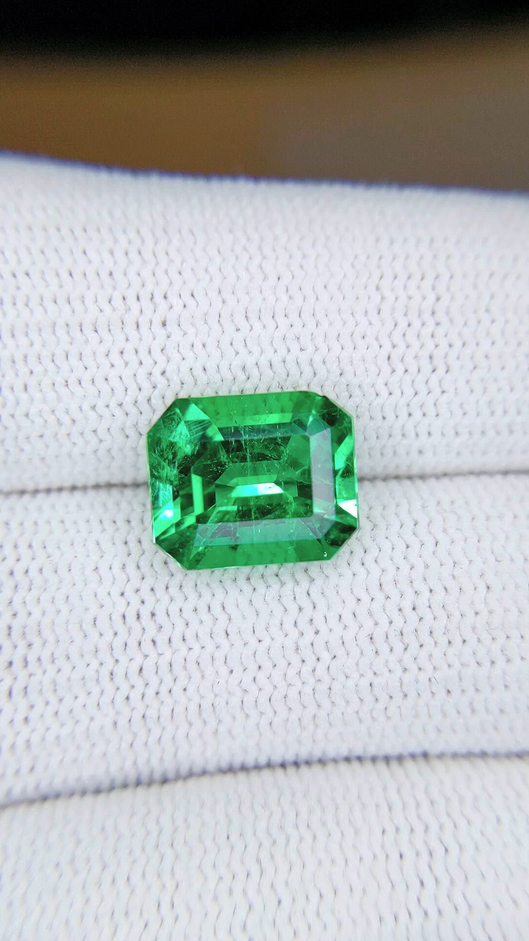 3.93 Ct. Emerald from Colombia Size Video