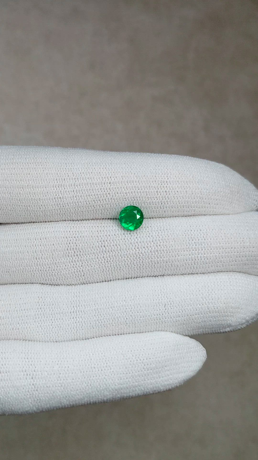 0.95 Ct. Emerald from Zambia Size Video