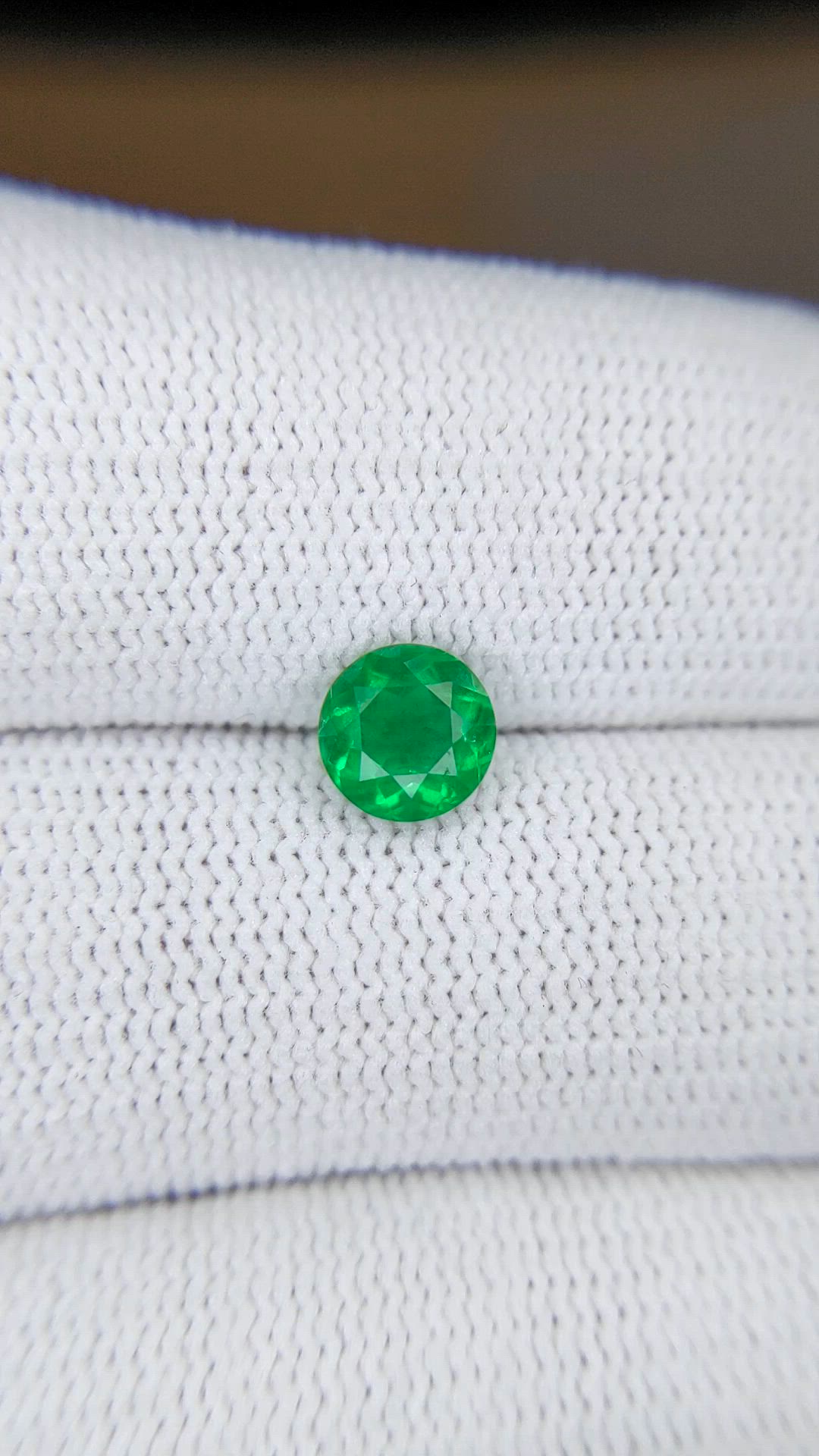 0.95 Ct. Emerald from Zambia Size Video