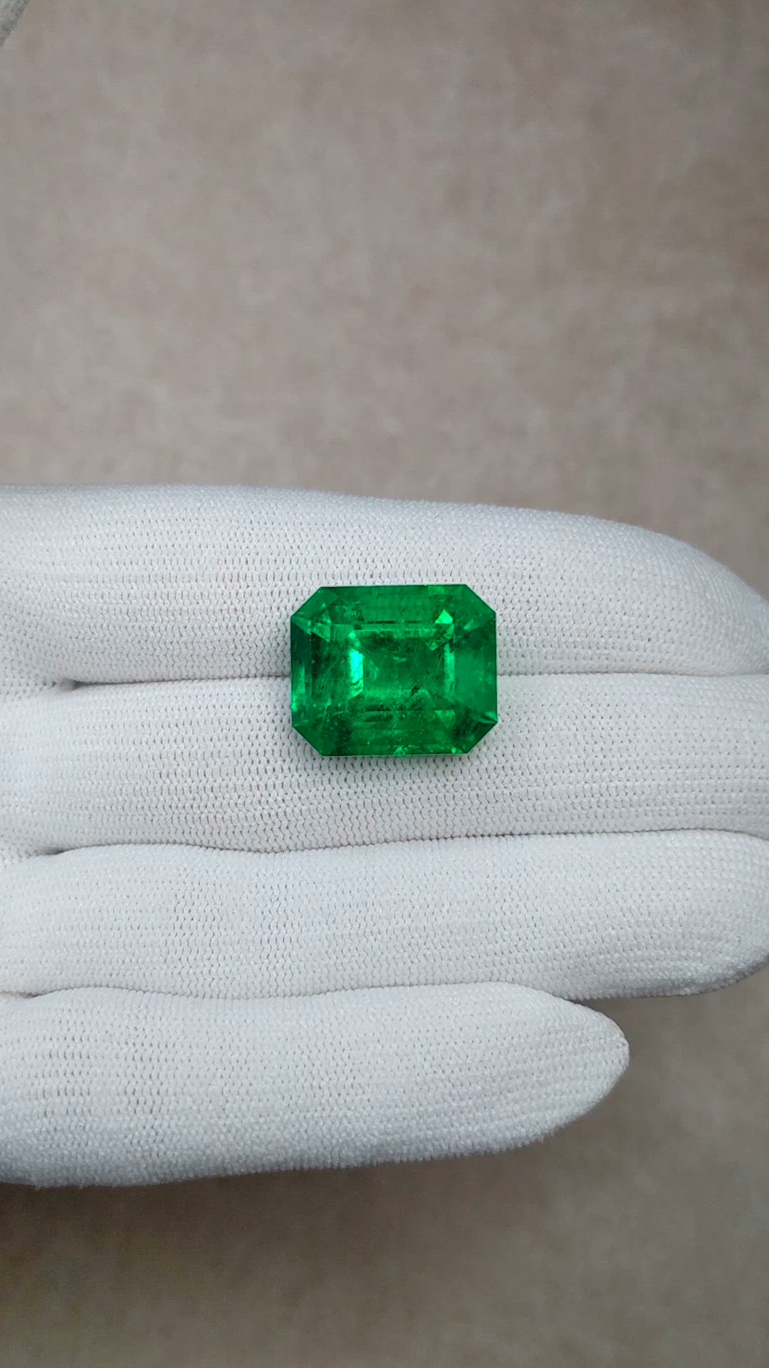22.95 Ct. Emerald from Colombia Size Video