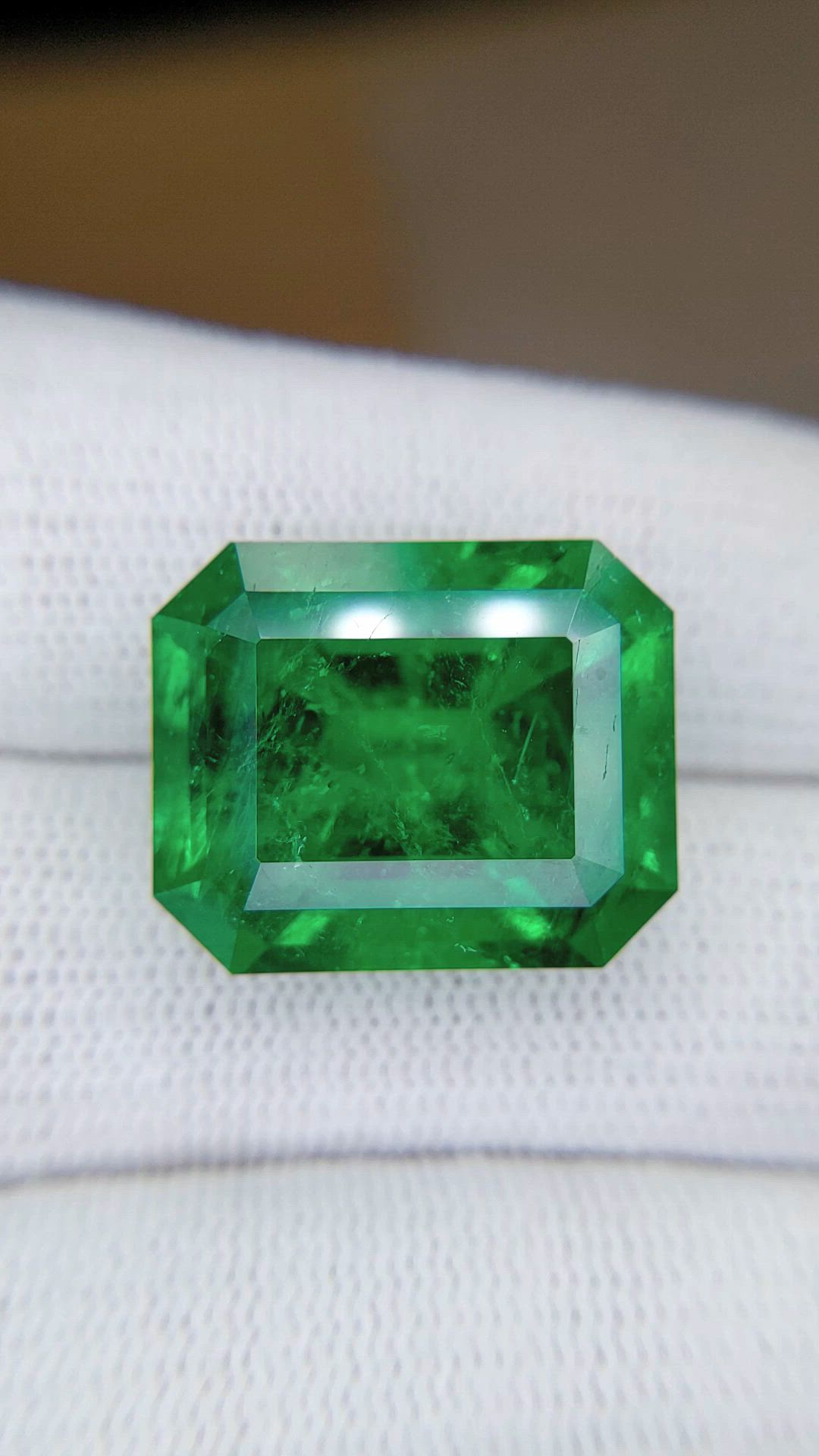 22.95 Ct. Emerald from Colombia Size Video