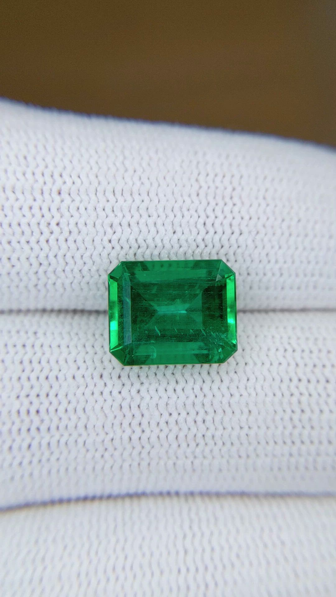 4.36 Ct. Emerald from Zambia Size Video
