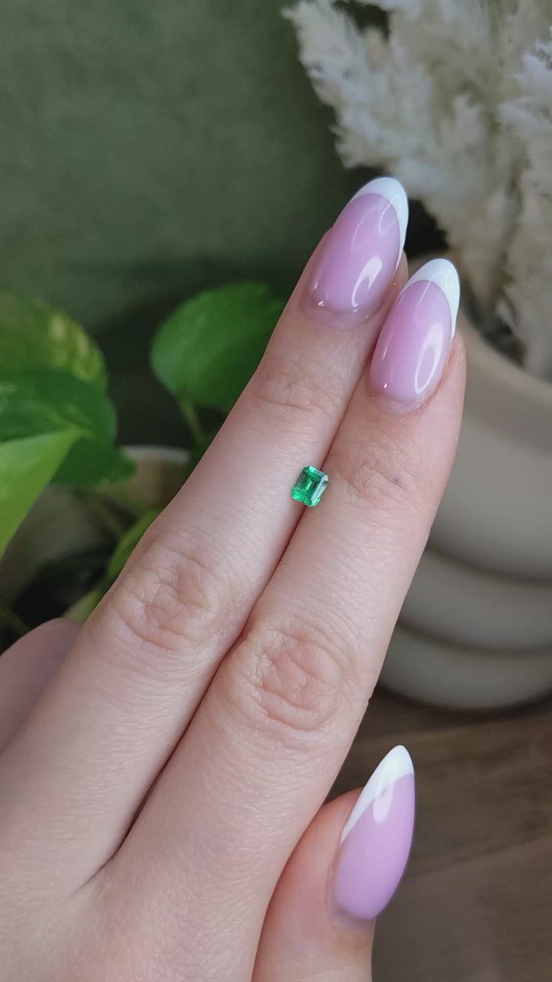 0.35 Ct. Emerald from Colombia Size Video