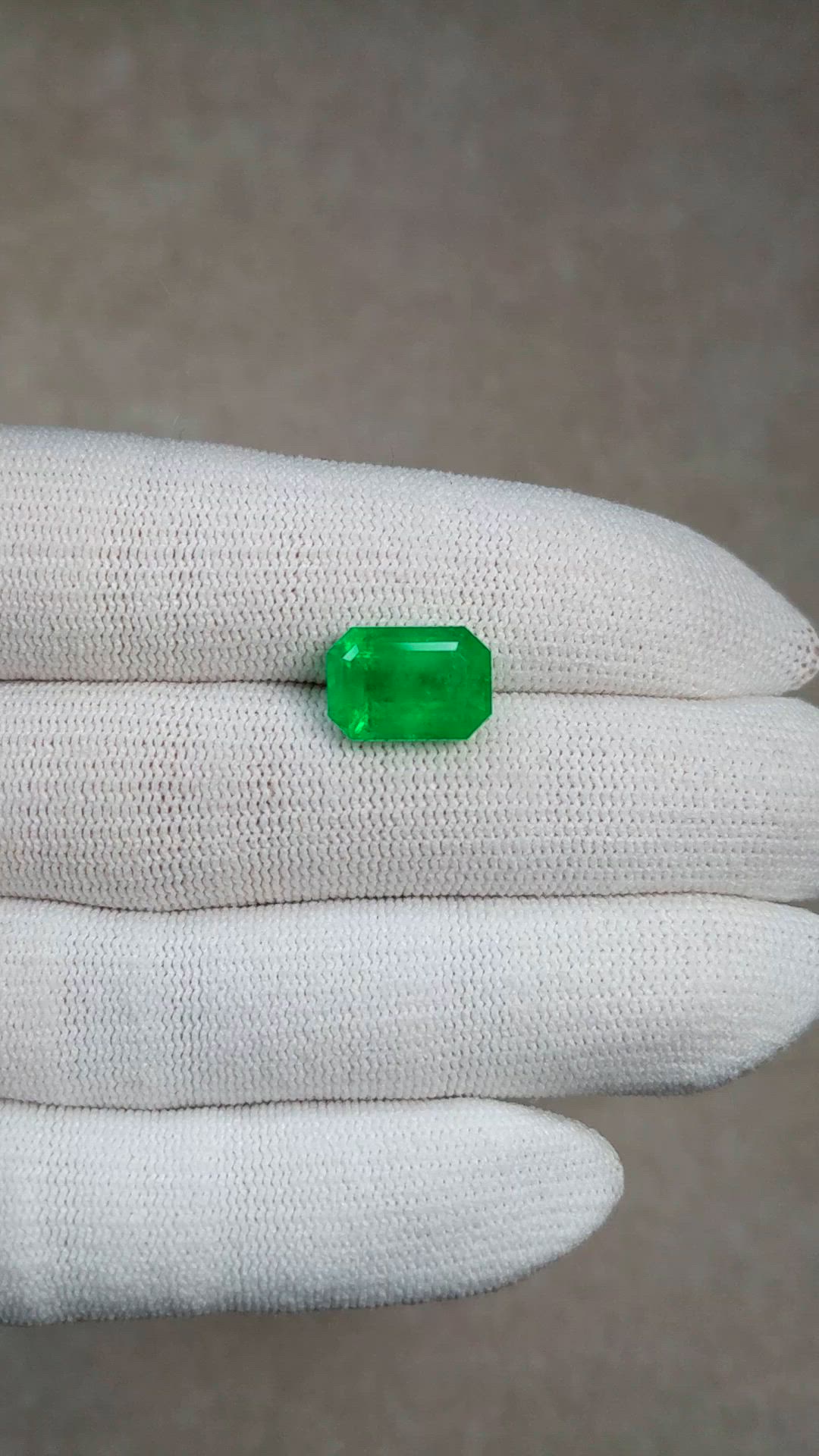 4.78 Ct. Emerald from Colombia Size Video