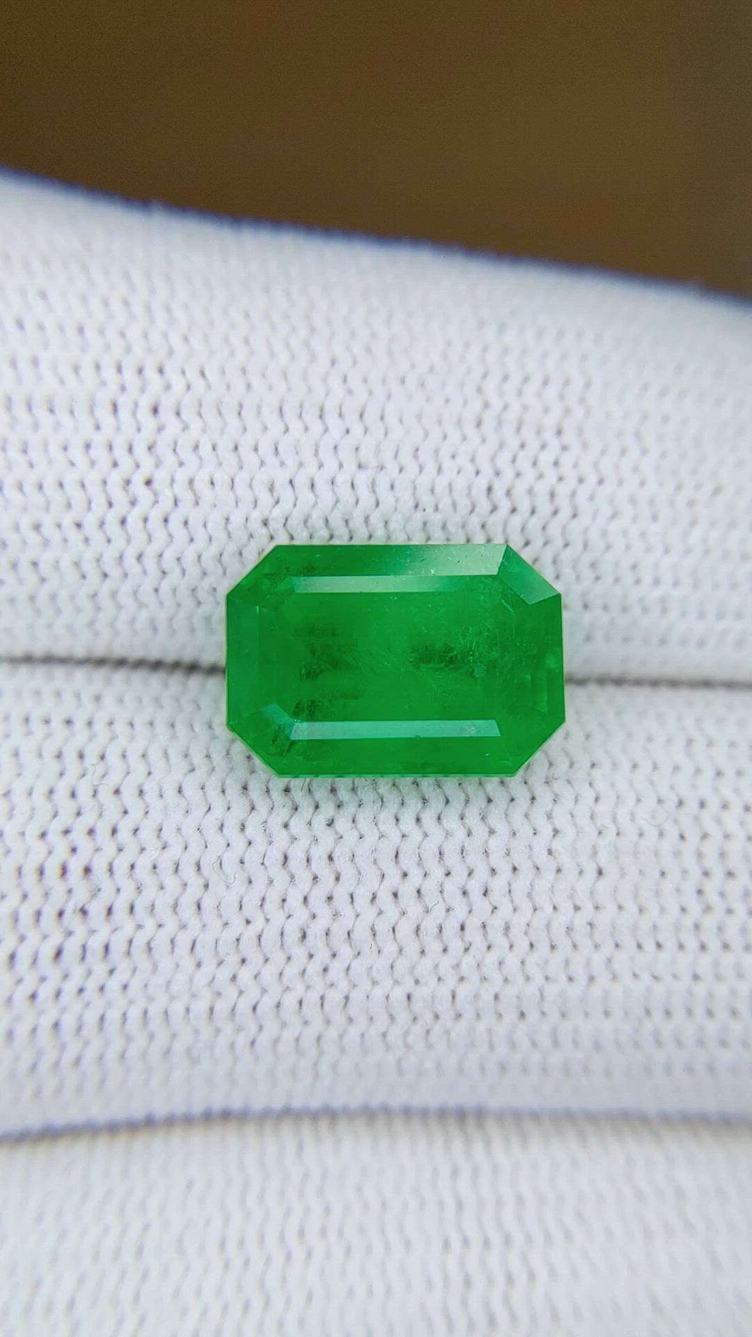 4.78 Ct. Emerald from Colombia Size Video