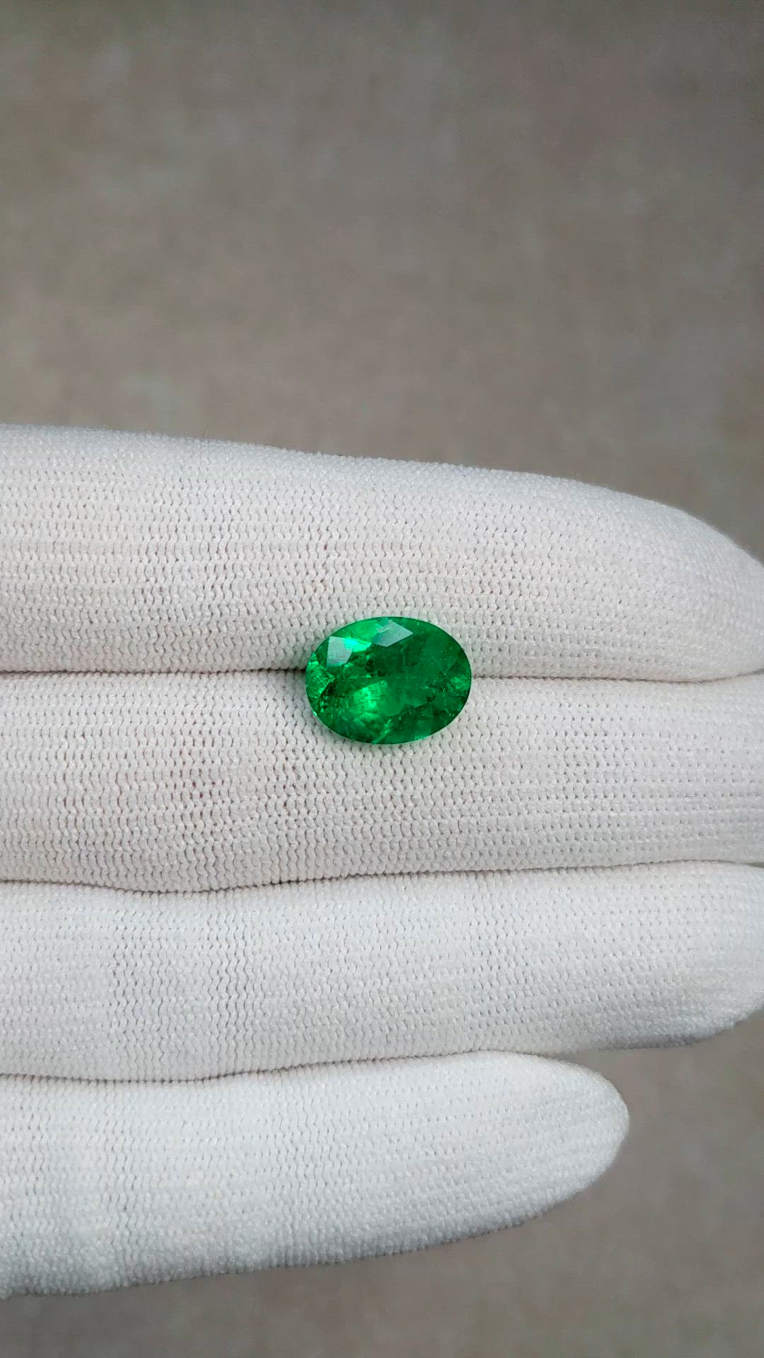 4.52 Ct. Emerald from Colombia Size Video